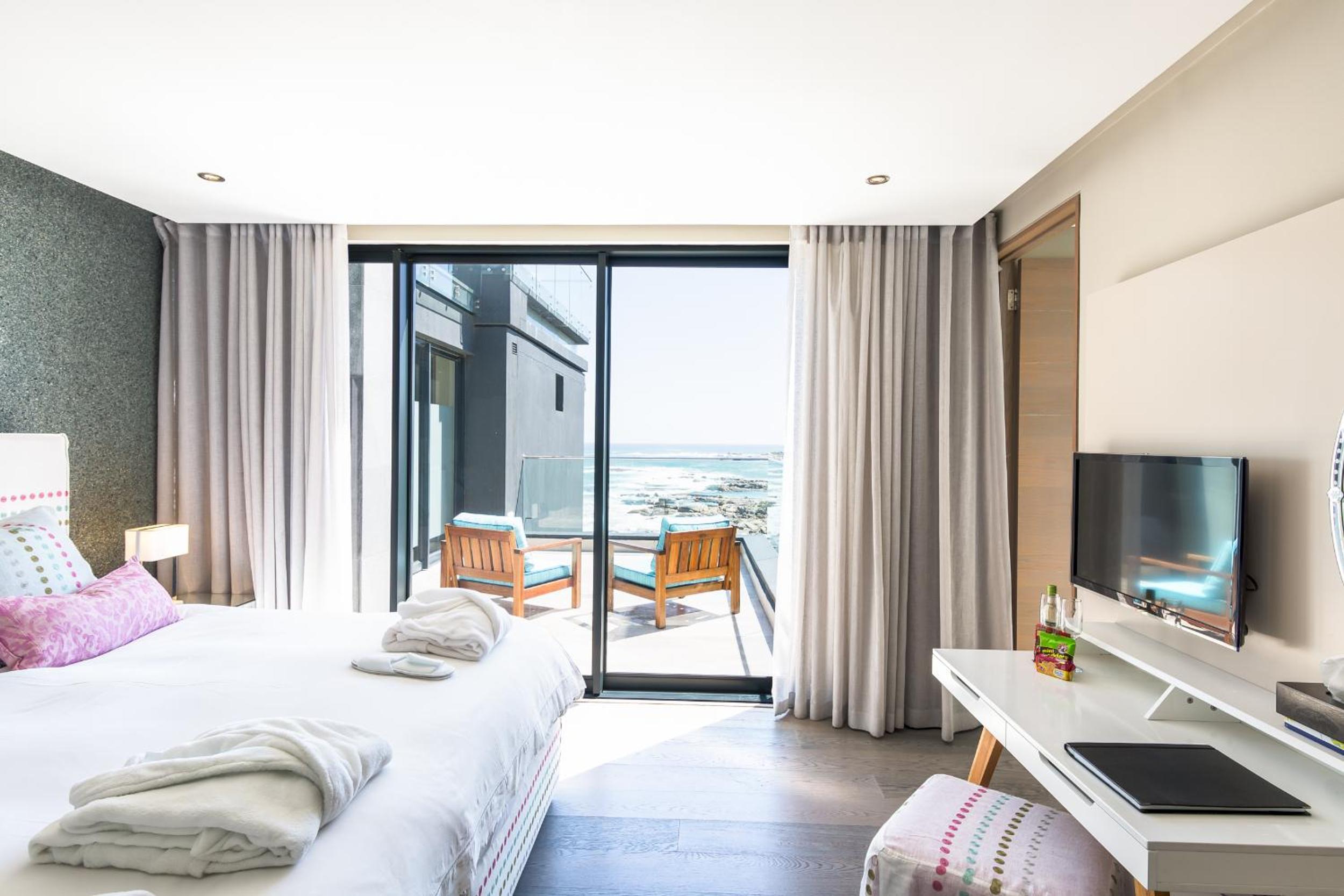 Sea View Suite - Photo 11