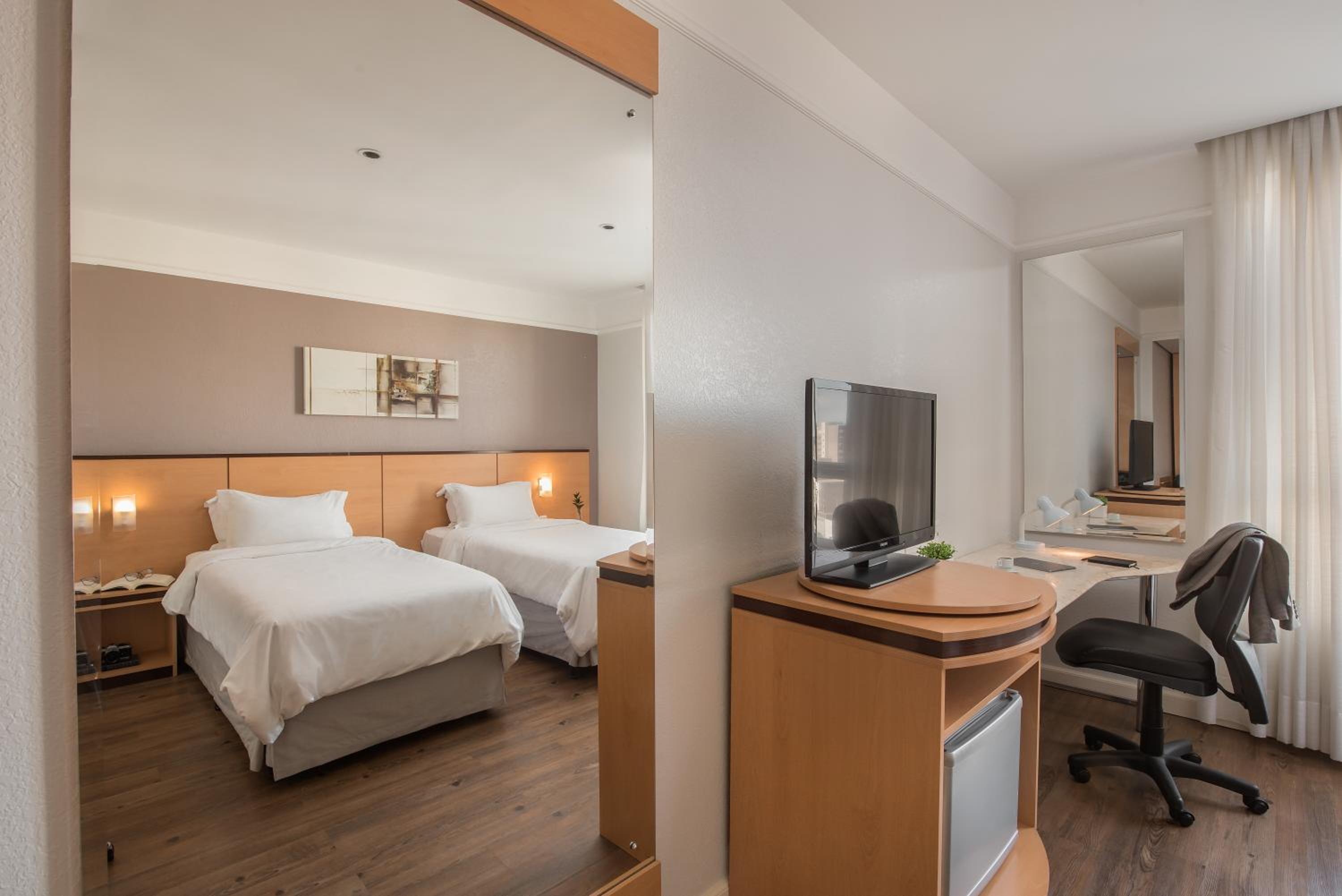 Standard Twin - 2 Single Beds photo 2