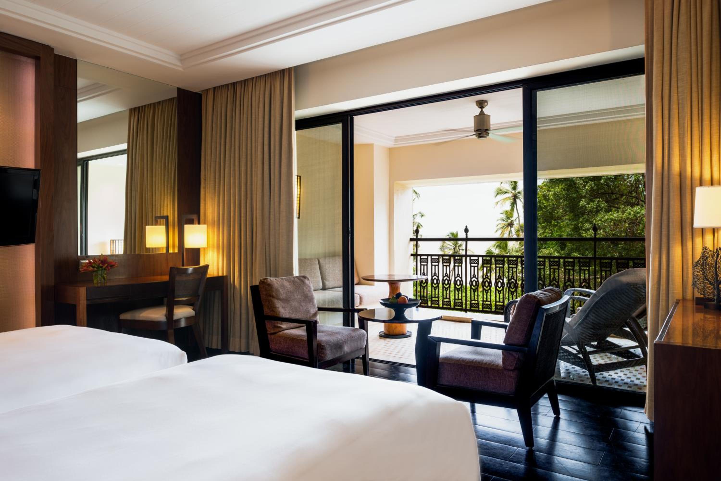 Twin Beds with Balcony Pool View Club Access  photo 3