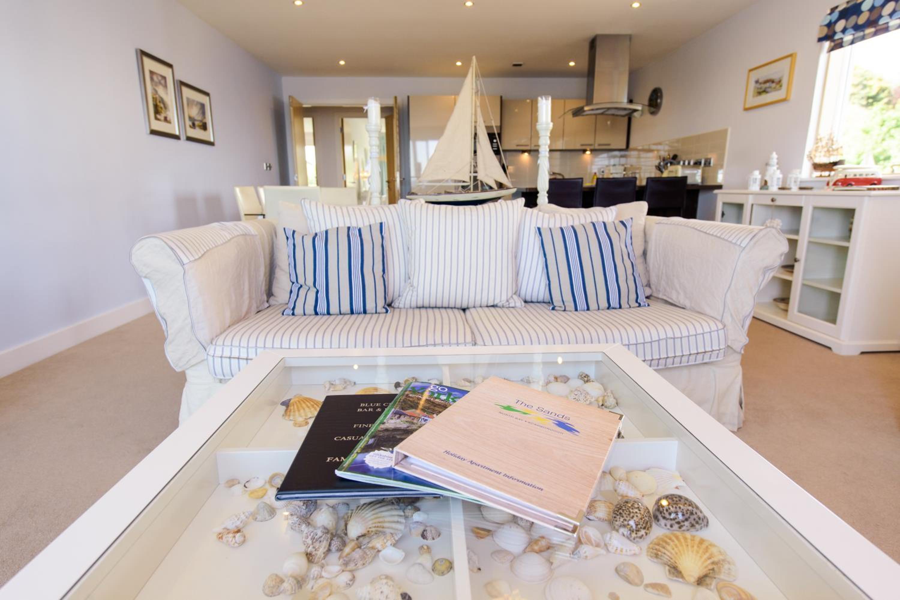Superior Three-Bedroom Apartment with Sea View photo 3