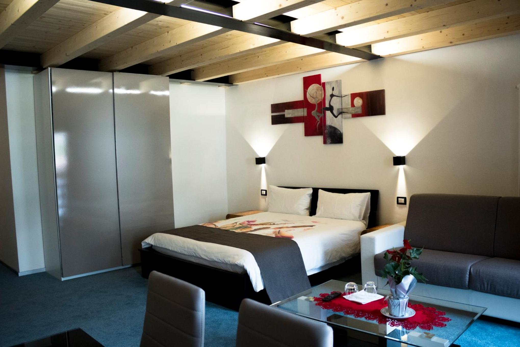Junior Suite with Balcony - Photo 1