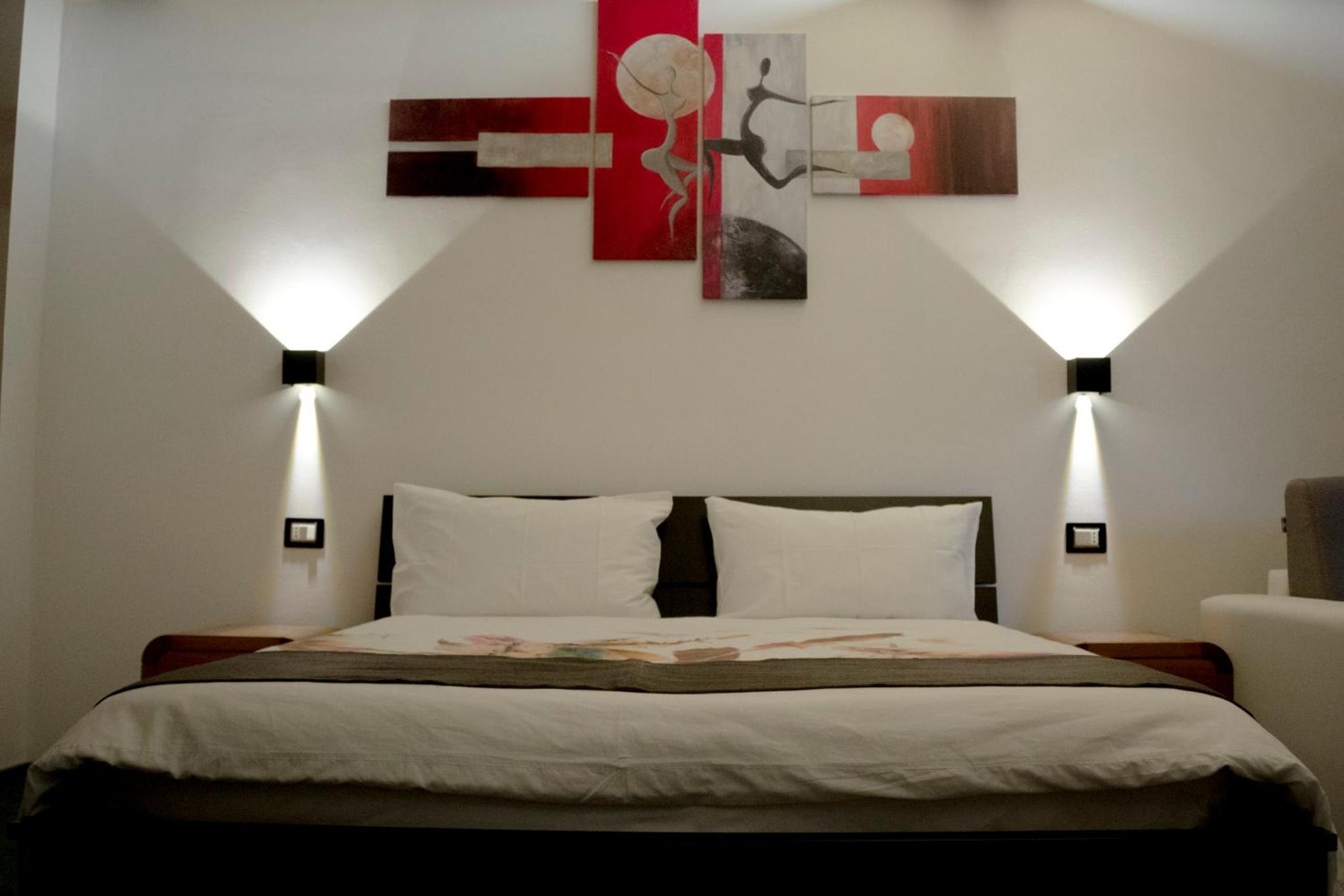 Junior Suite with Balcony - Photo 2