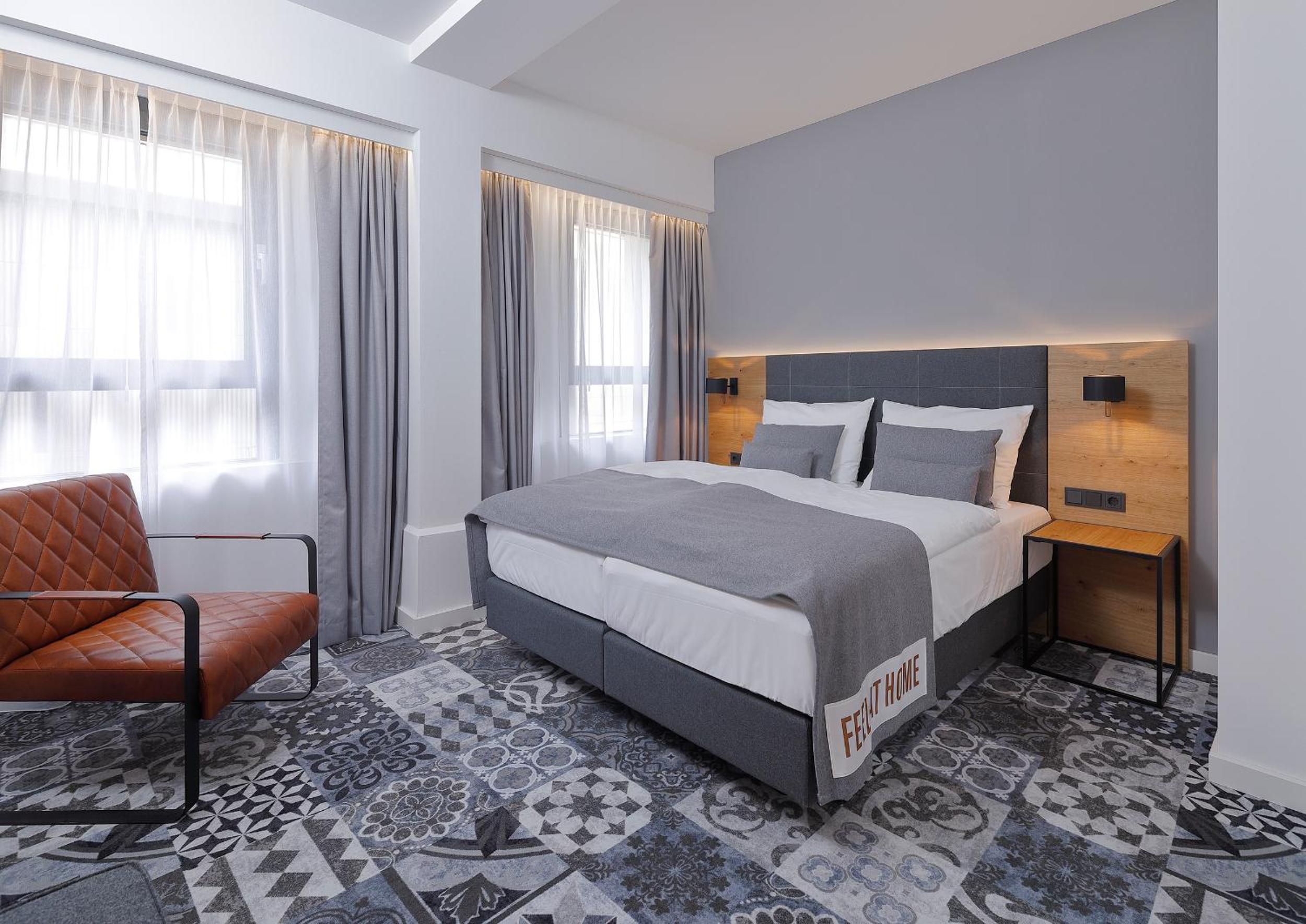 Standard Queen Room