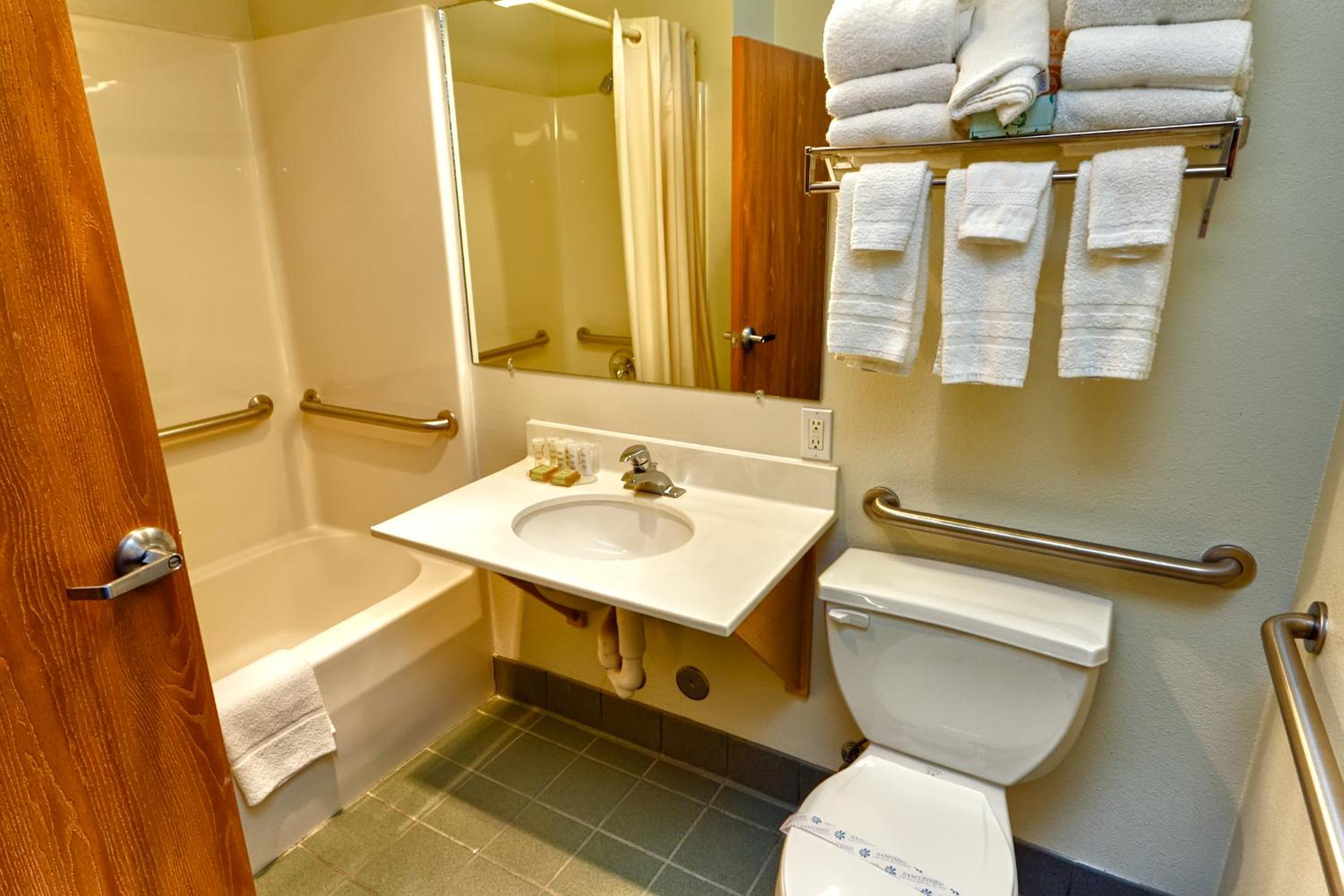 King Room - Non-Smoking photo 2