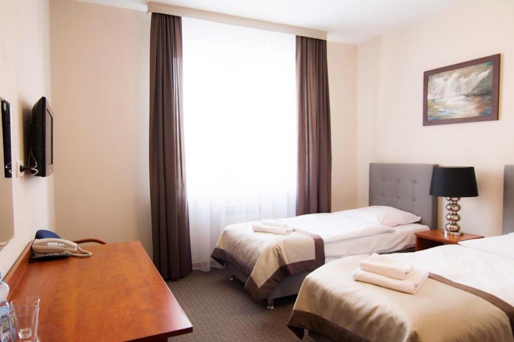 Twin Room - Photo 3