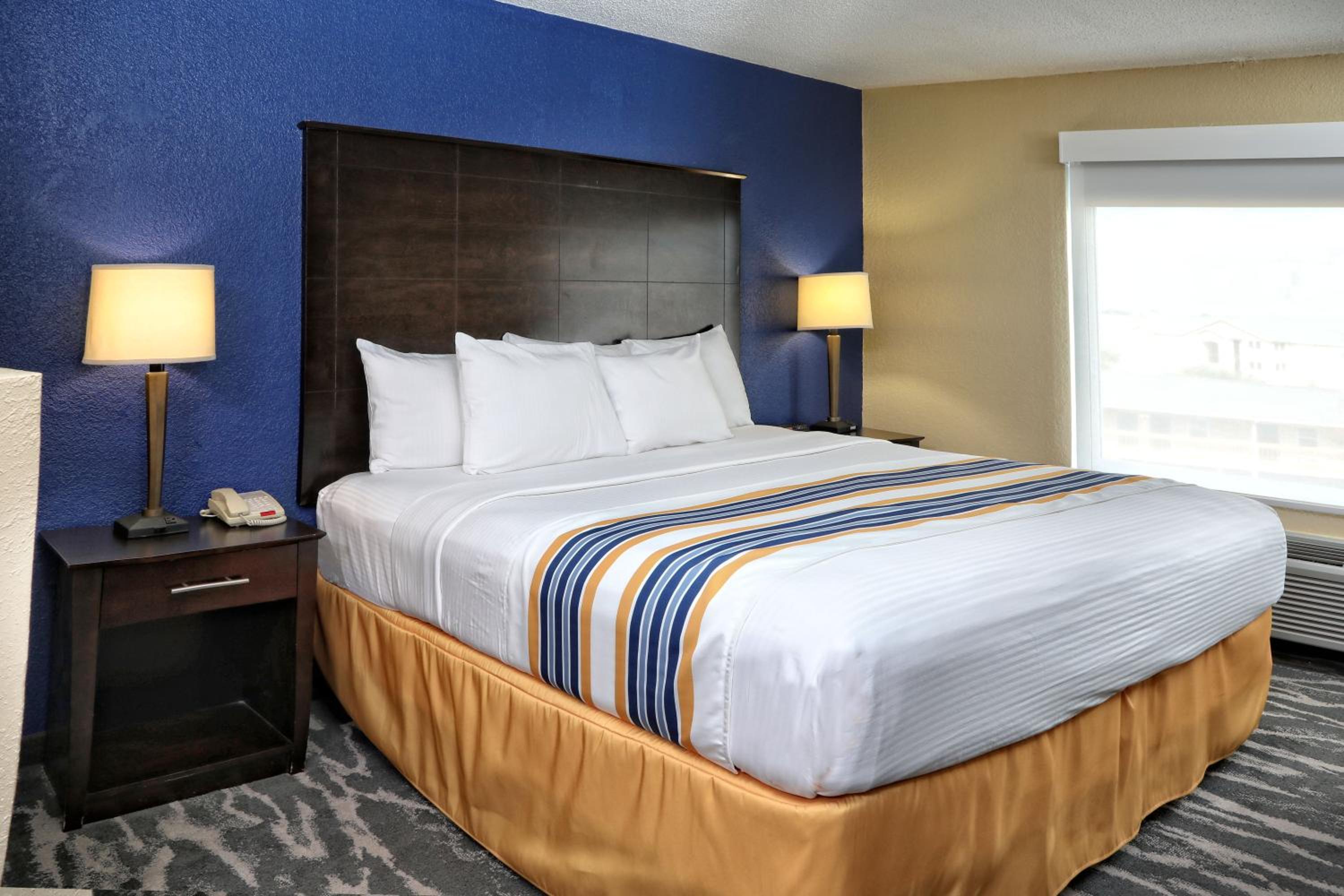 Standard King Room - Photo 4