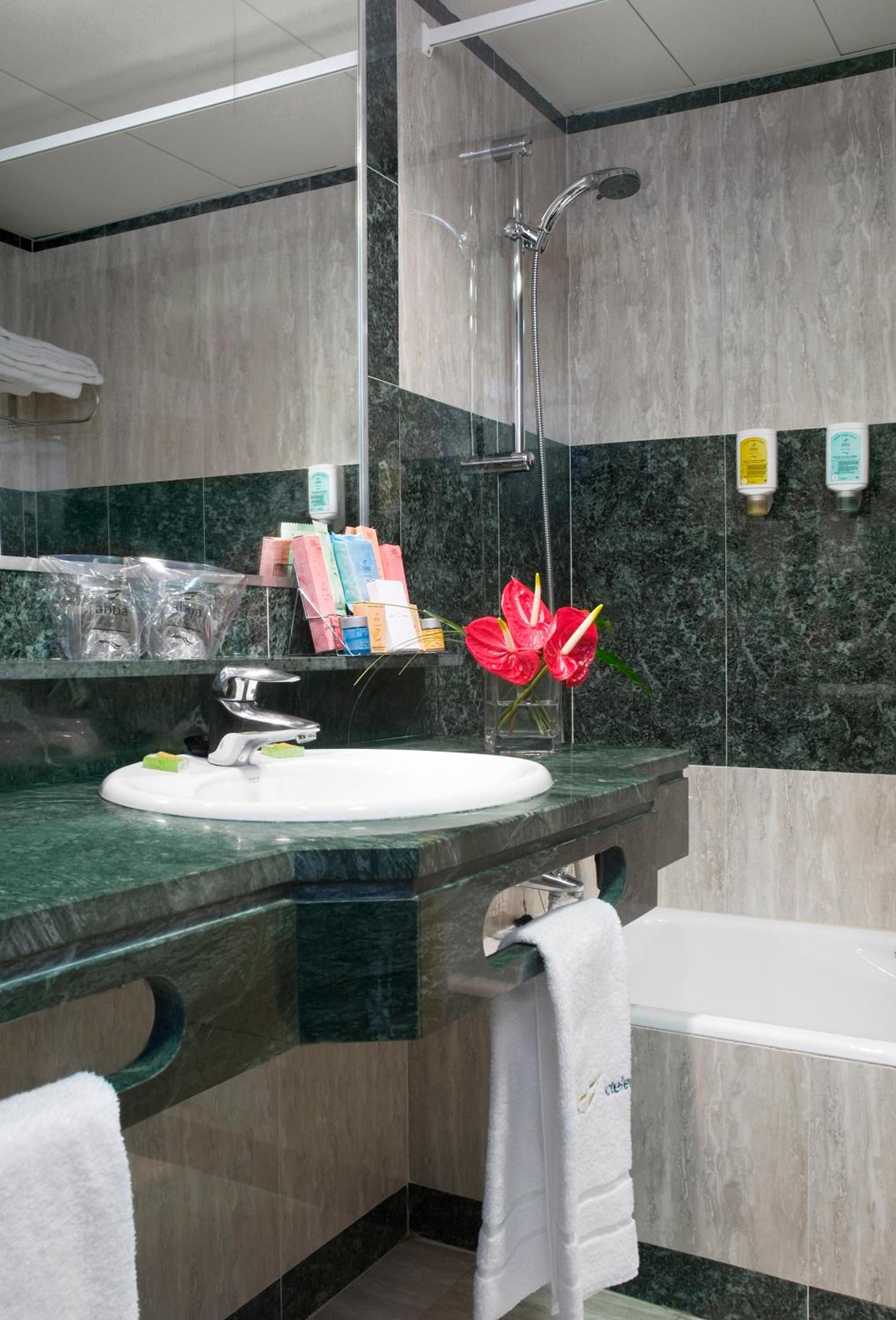 Double Room (1 Adult) - Photo 4