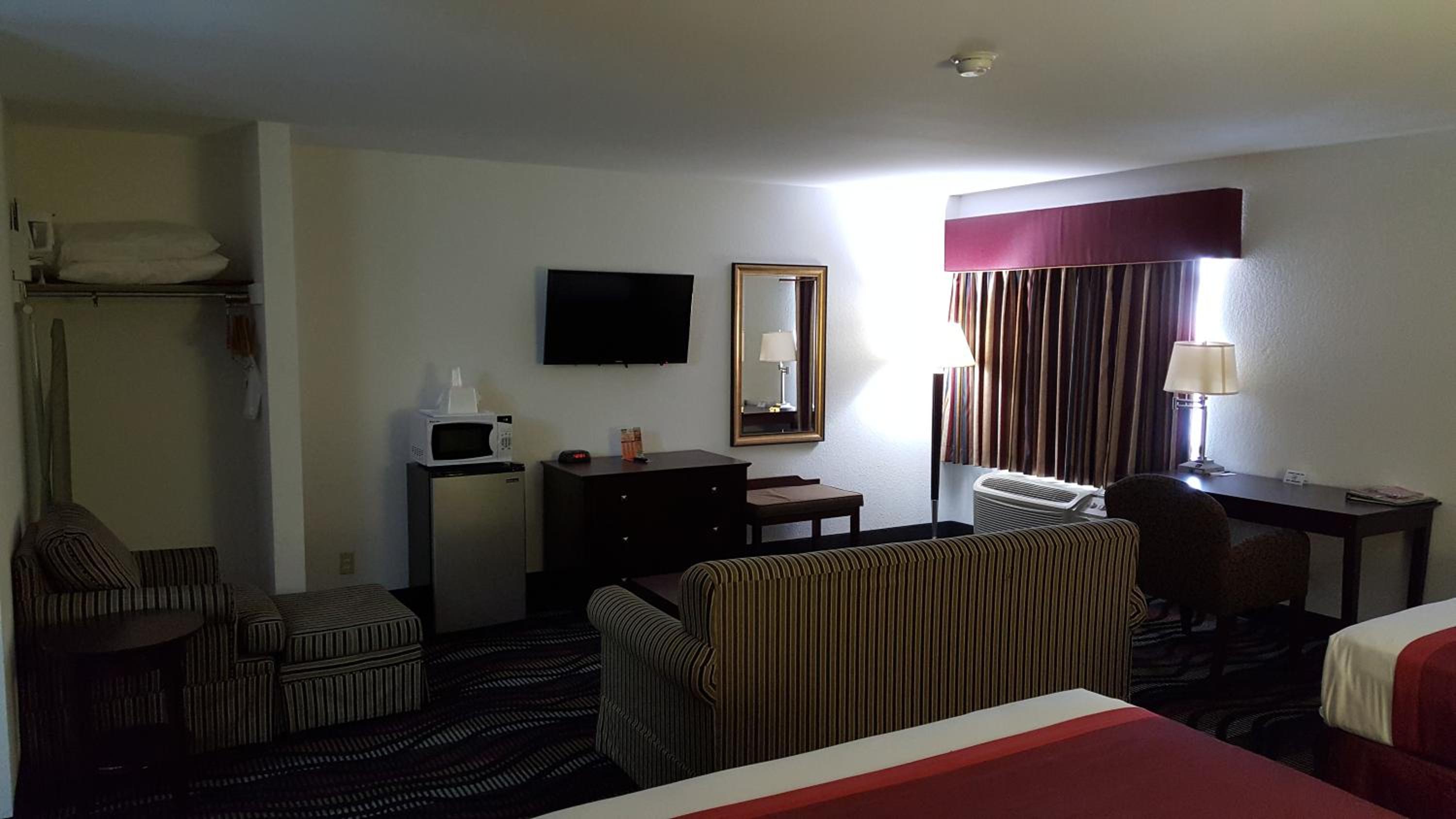 Queen Suite with Two Queen Beds - Photo 7