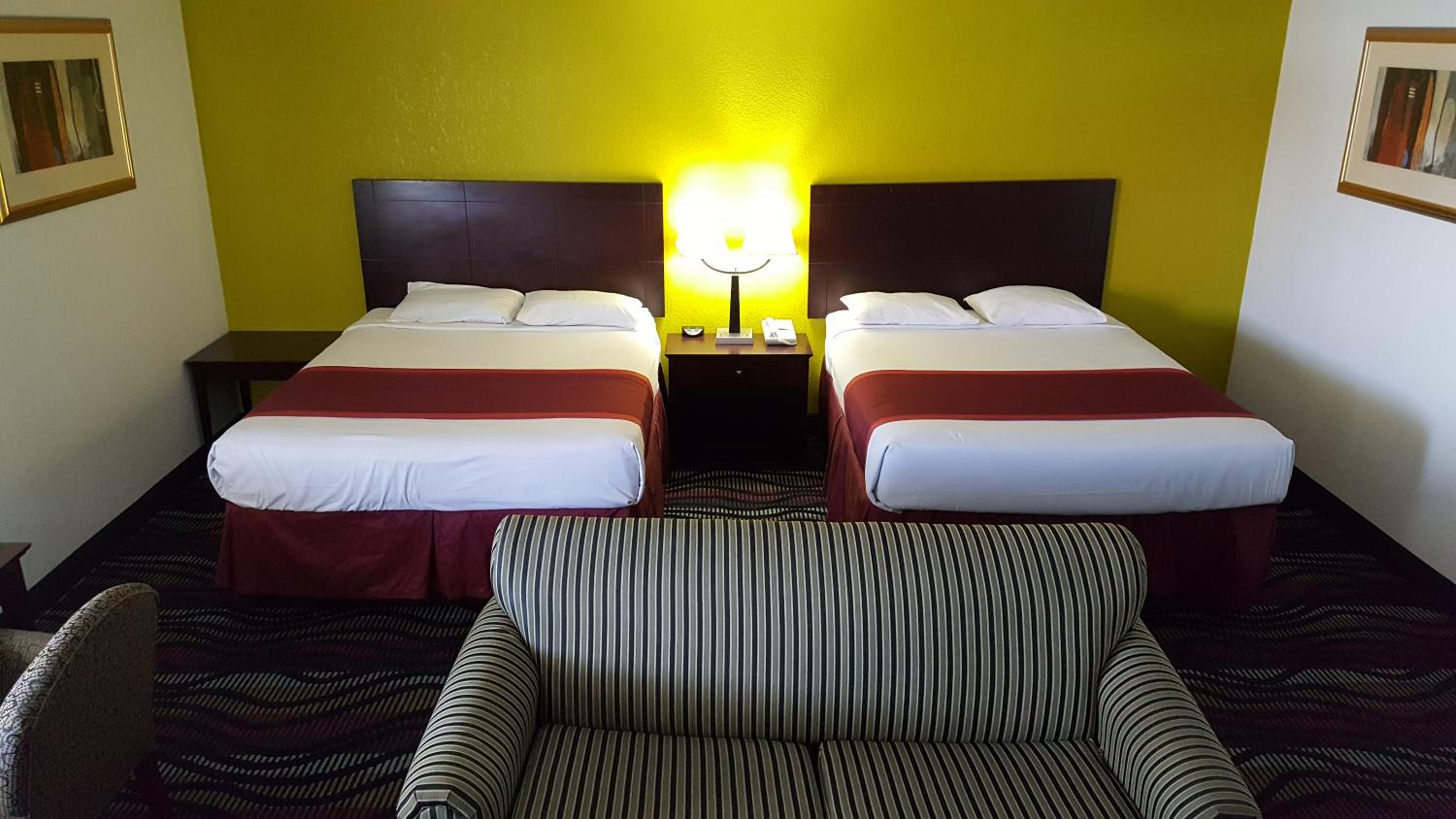 Queen Suite with Two Queen Beds - Photo 4