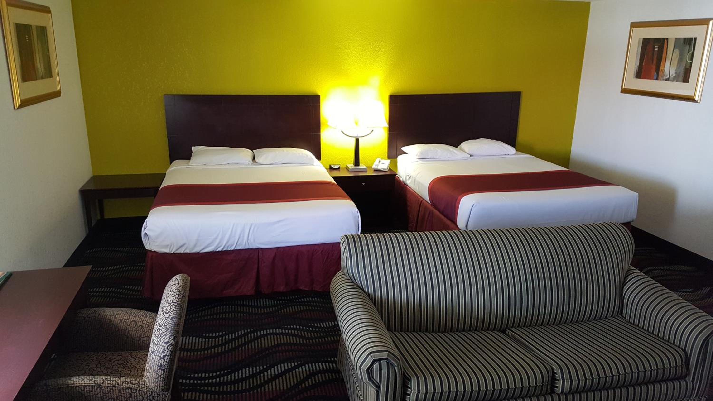 Queen Suite with Two Queen Beds - Photo 5