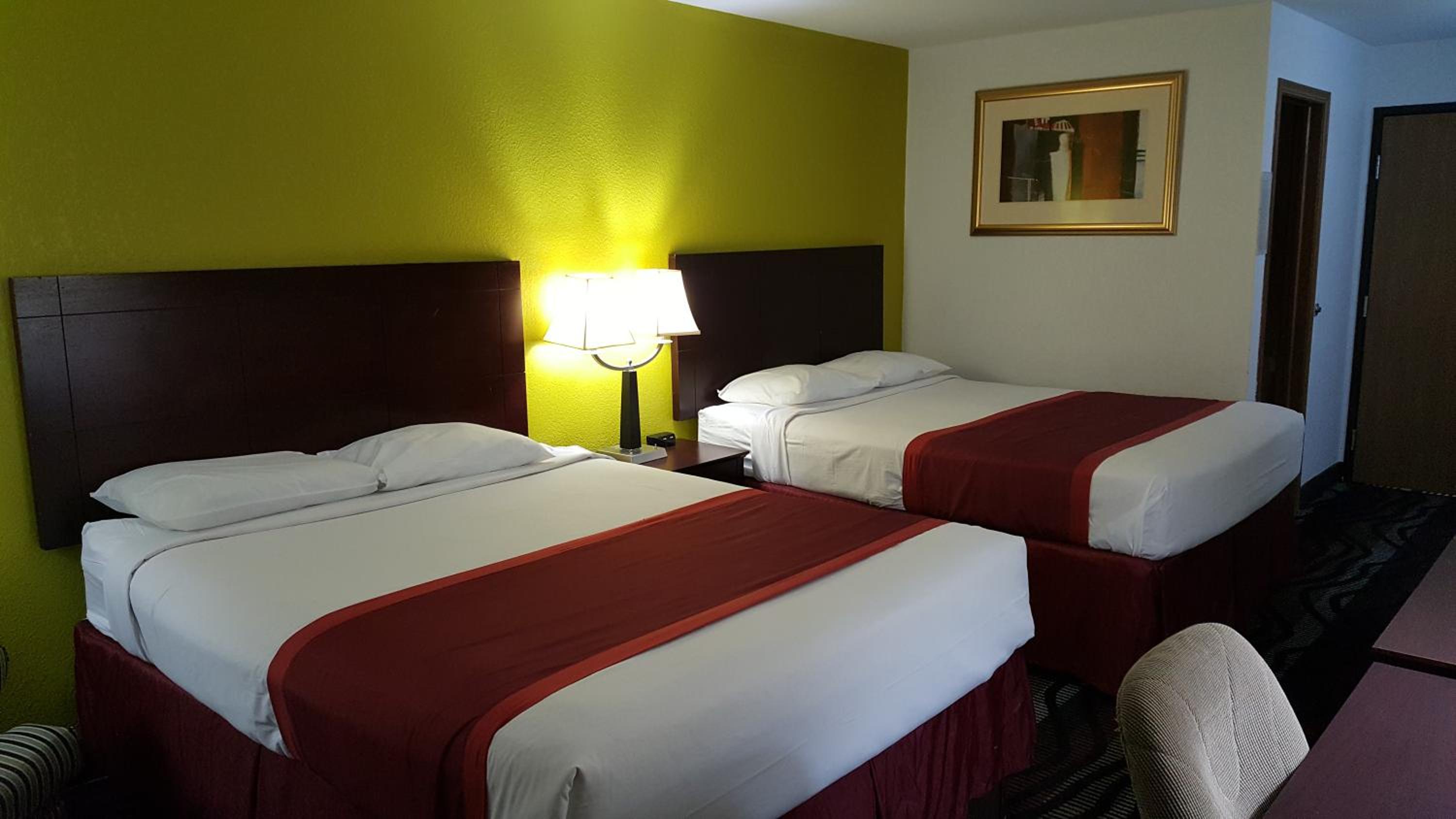 Queen Room with Two Queen Beds - Photo 2