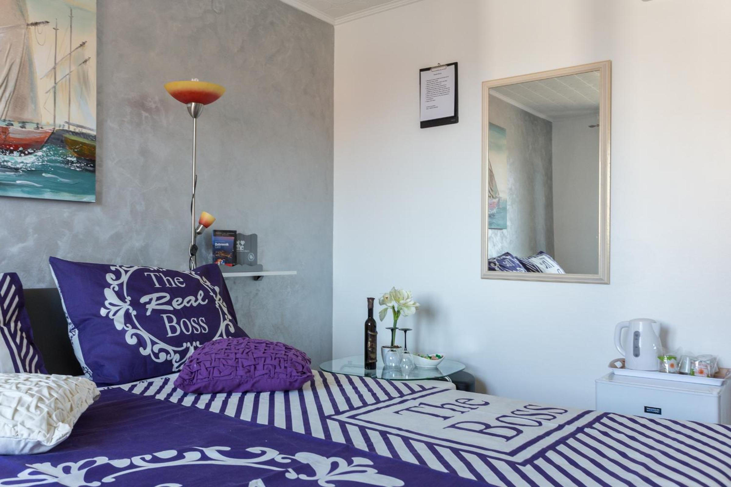 Double Room with Shared Bathroom photo 3