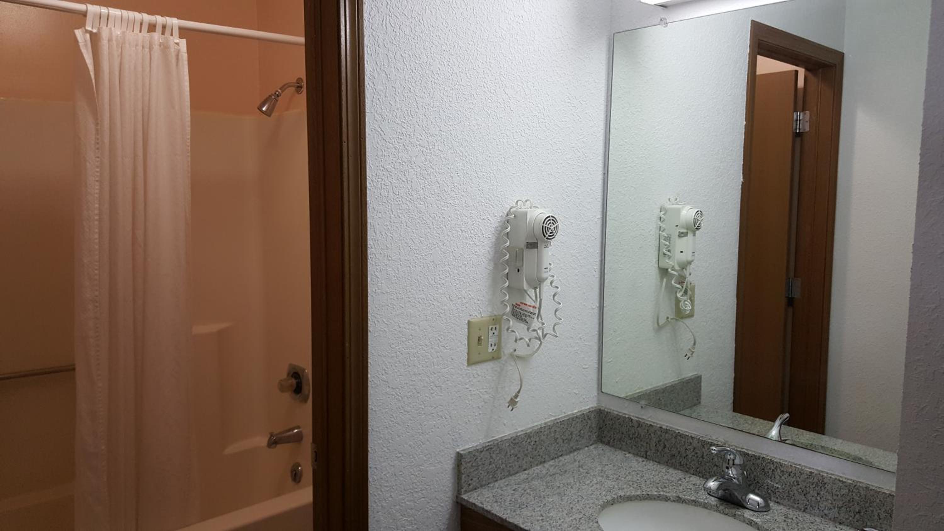 Queen Suite with Two Queen Beds - Photo 8