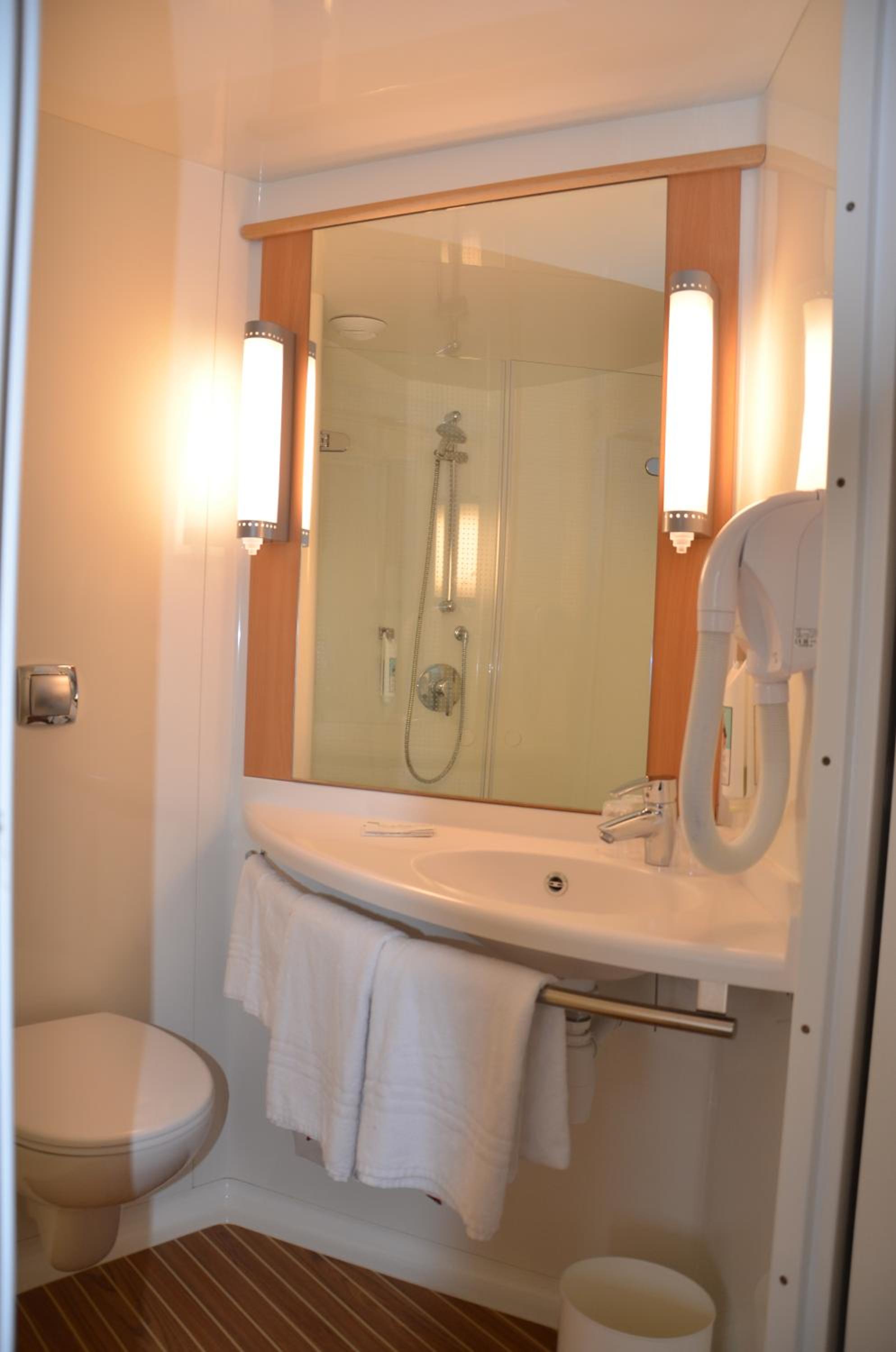Standard Double Room - Photo 3