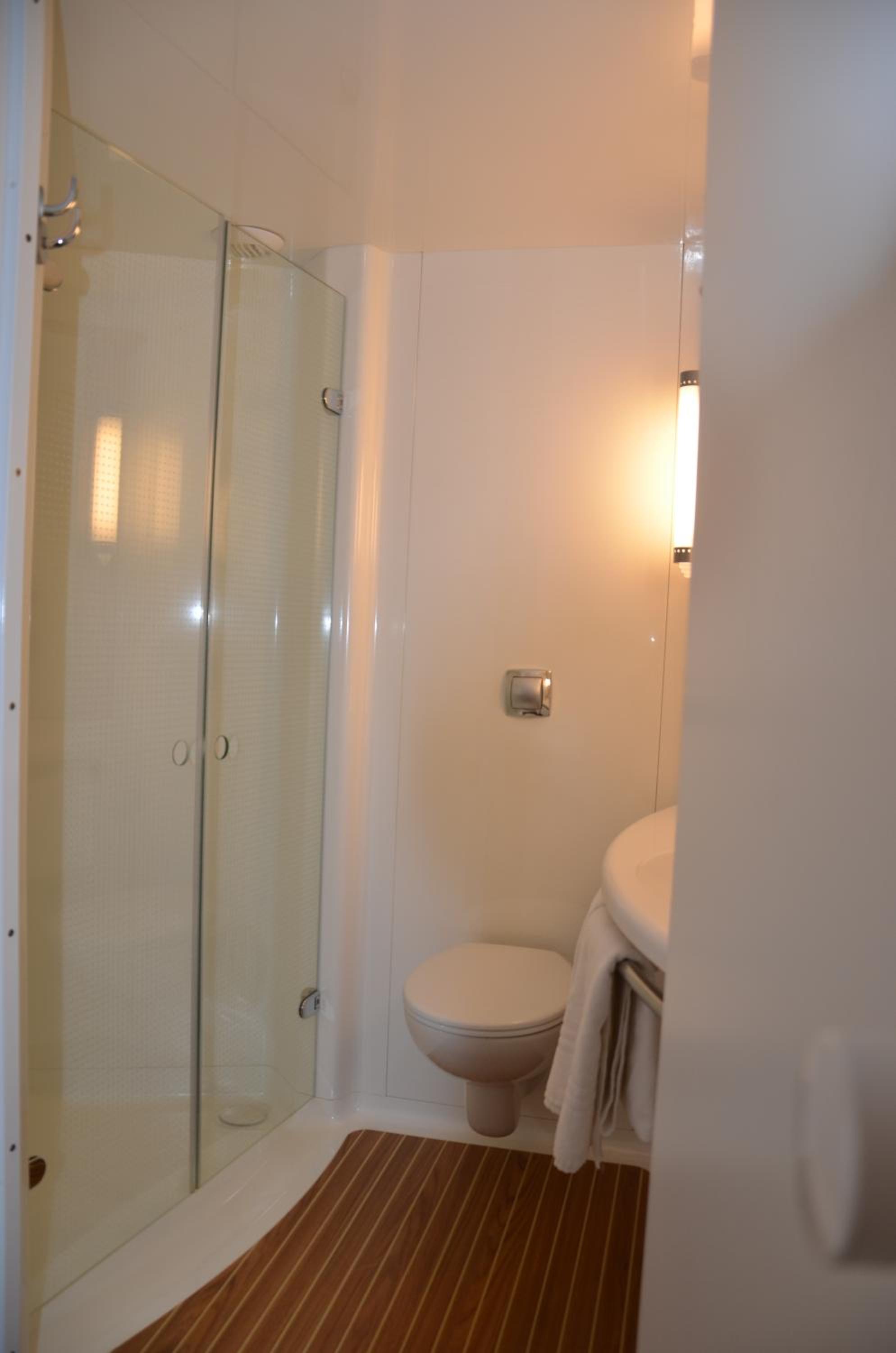 Standard Double Room - Photo 2