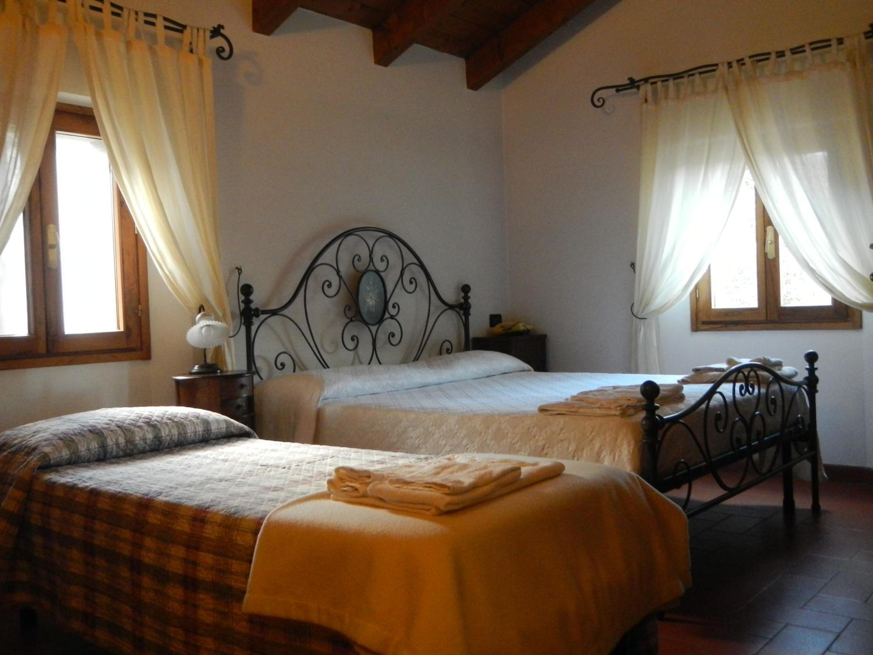 Double or Twin Room with Private Bathroom photo 3