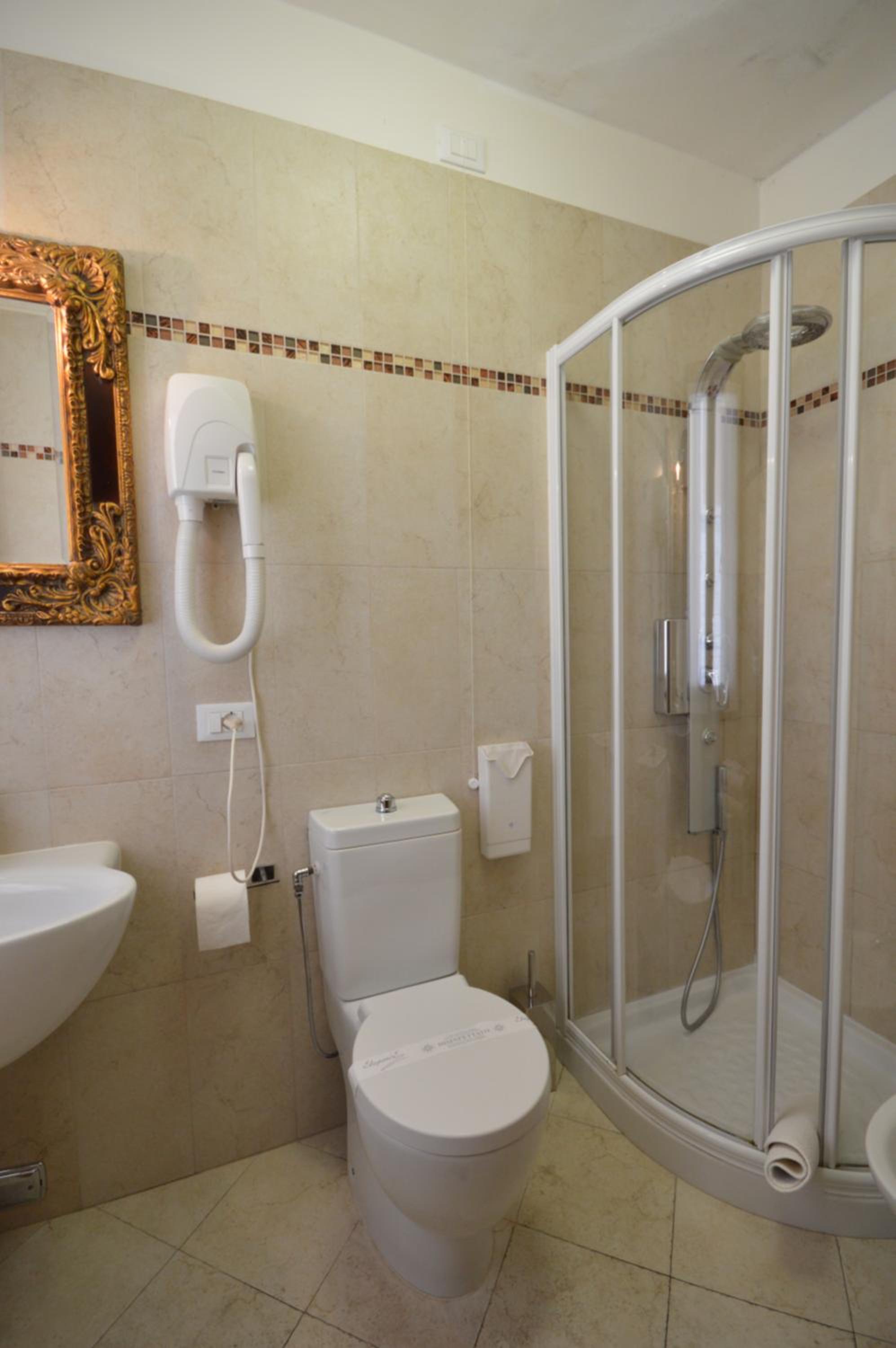 Double or Twin Room photo 3