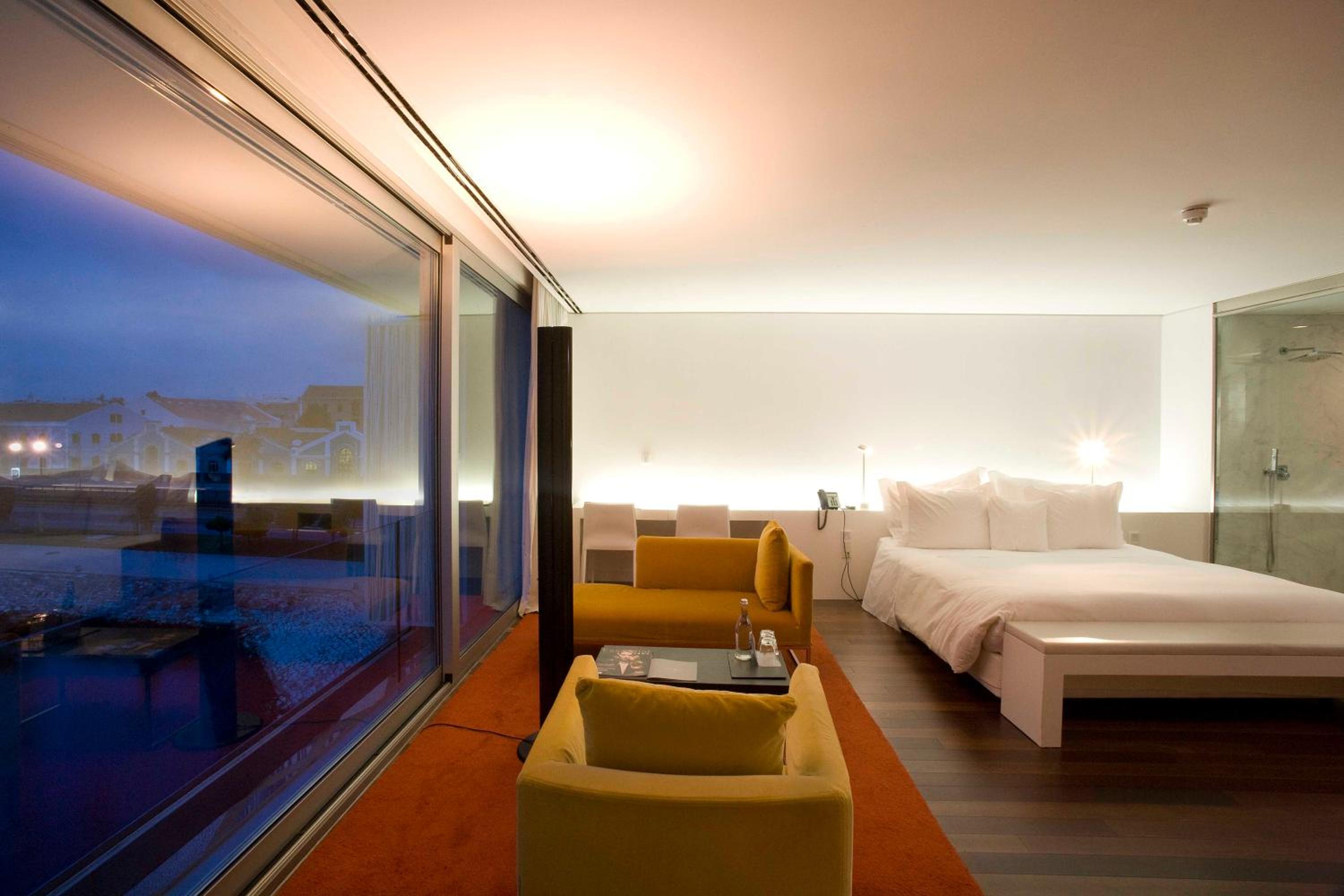 Deluxe Double Room with Balcony photo 3
