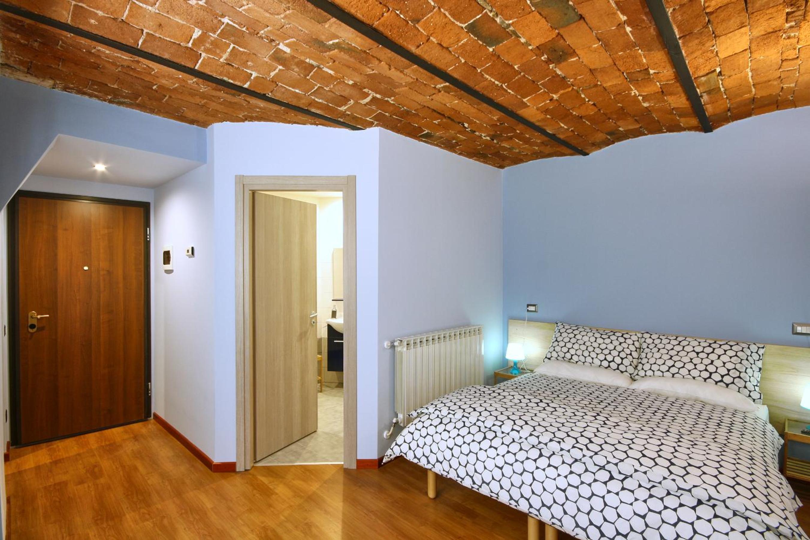 Deluxe Double Room with Shower photo 2