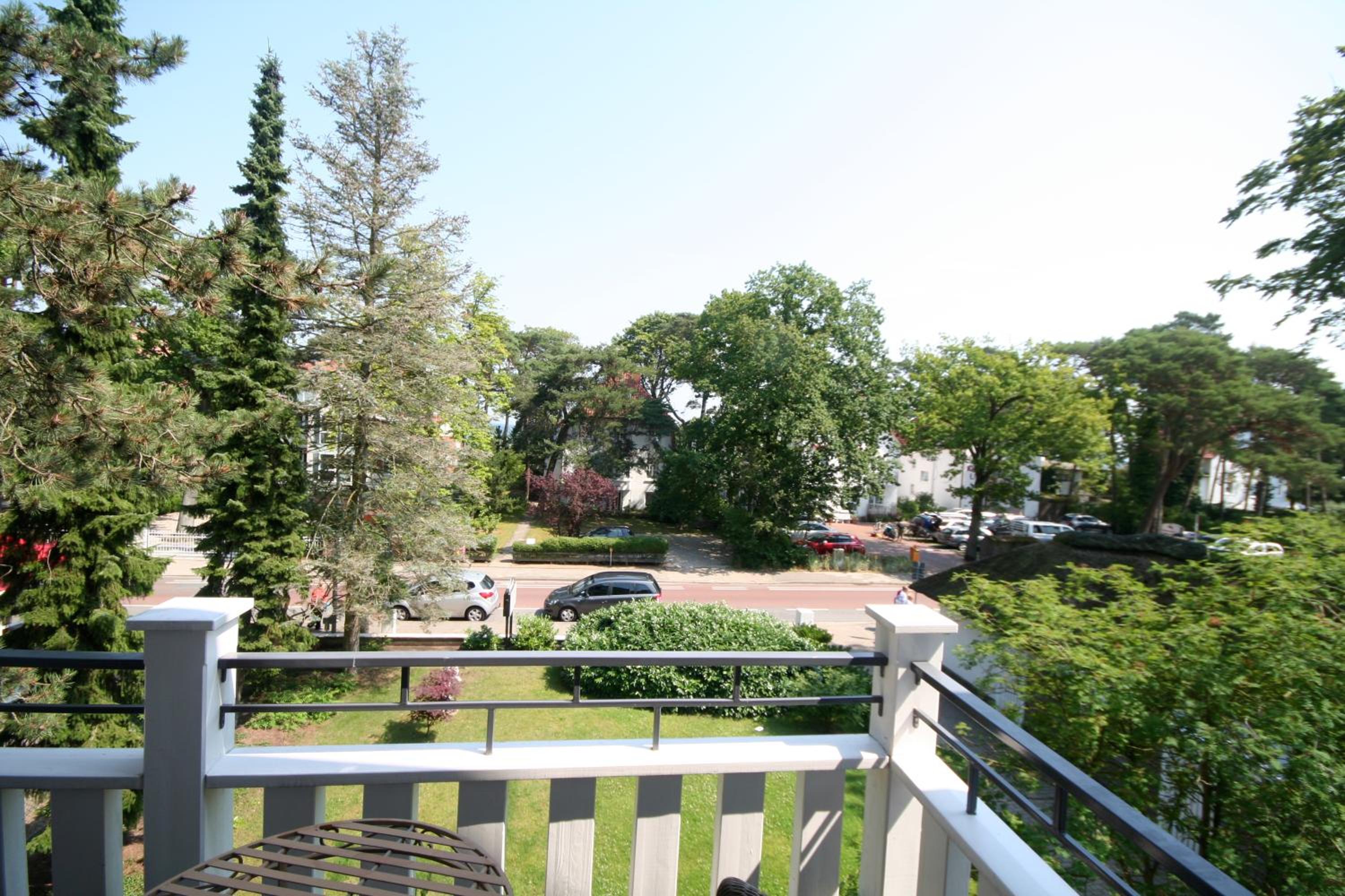 Apartment with Balcony photo 2