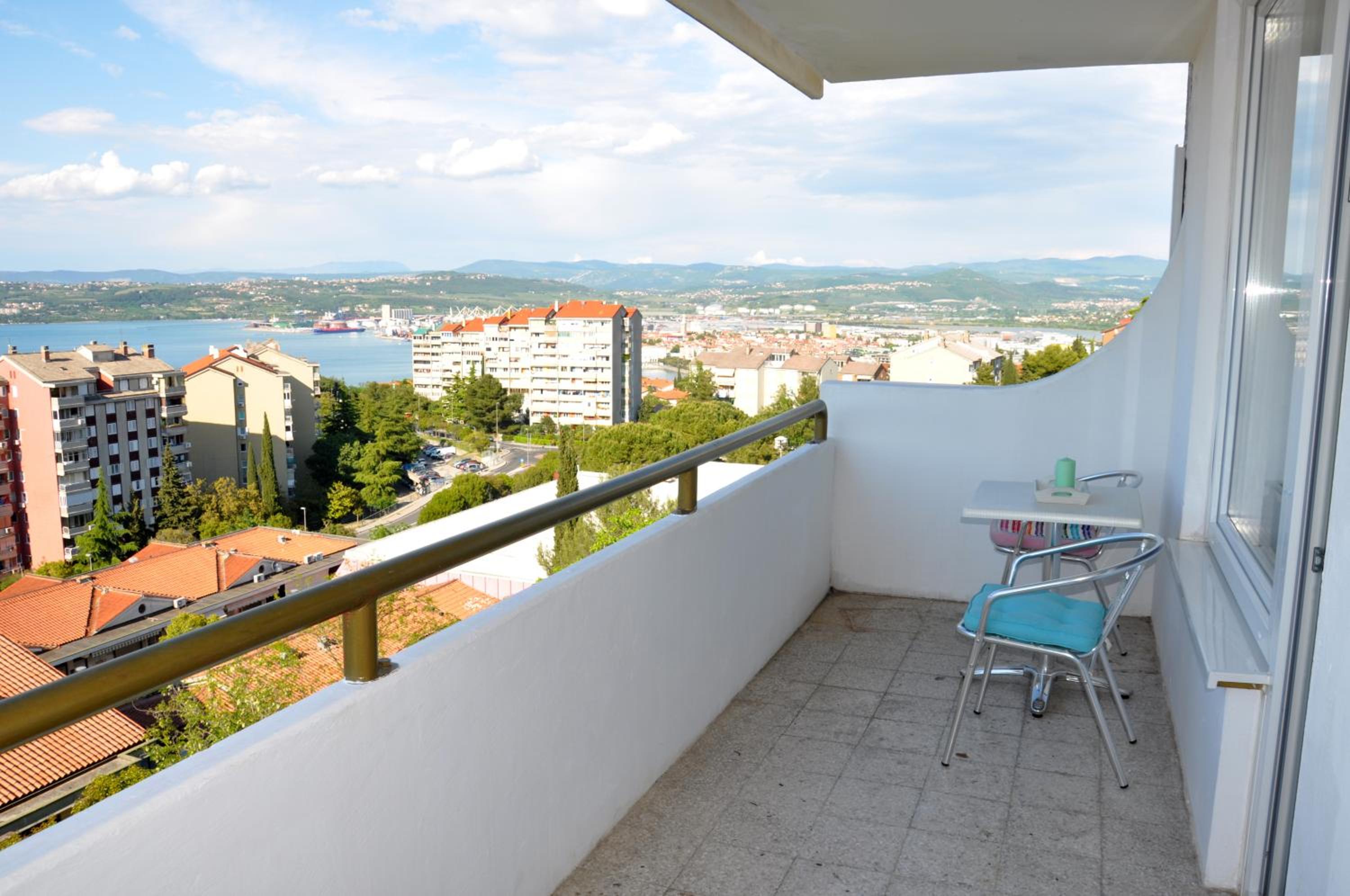 Apartment with Sea View - Photo 15