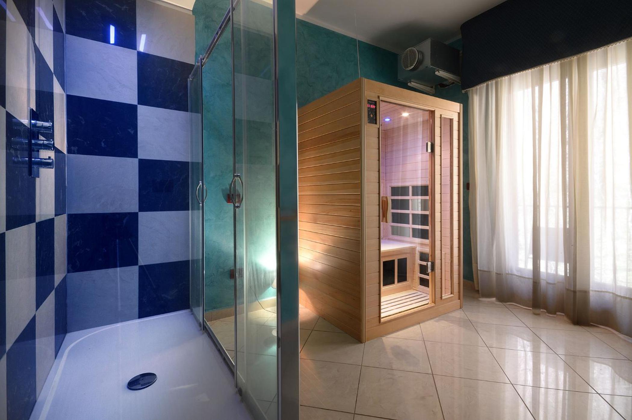 Double Room with Spa Access - Photo 7