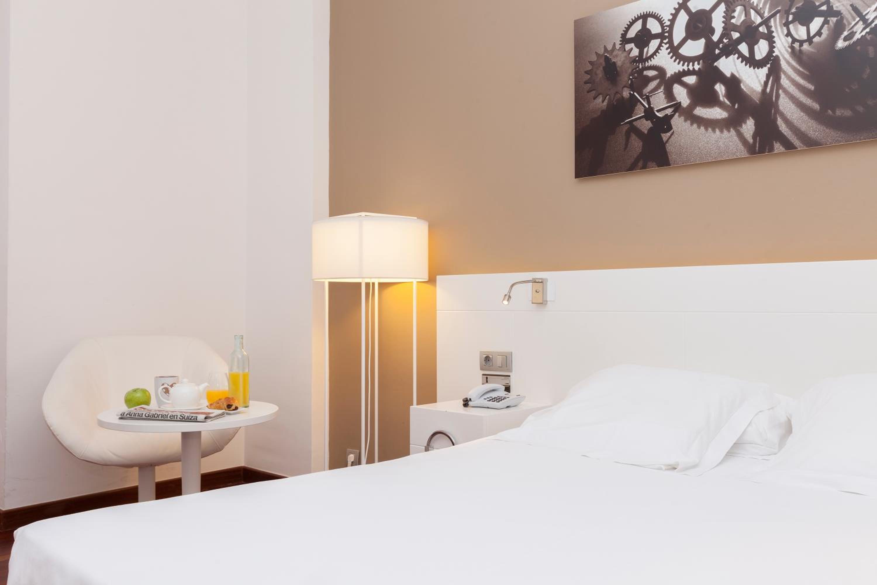 Standard Double Room - Photo 10