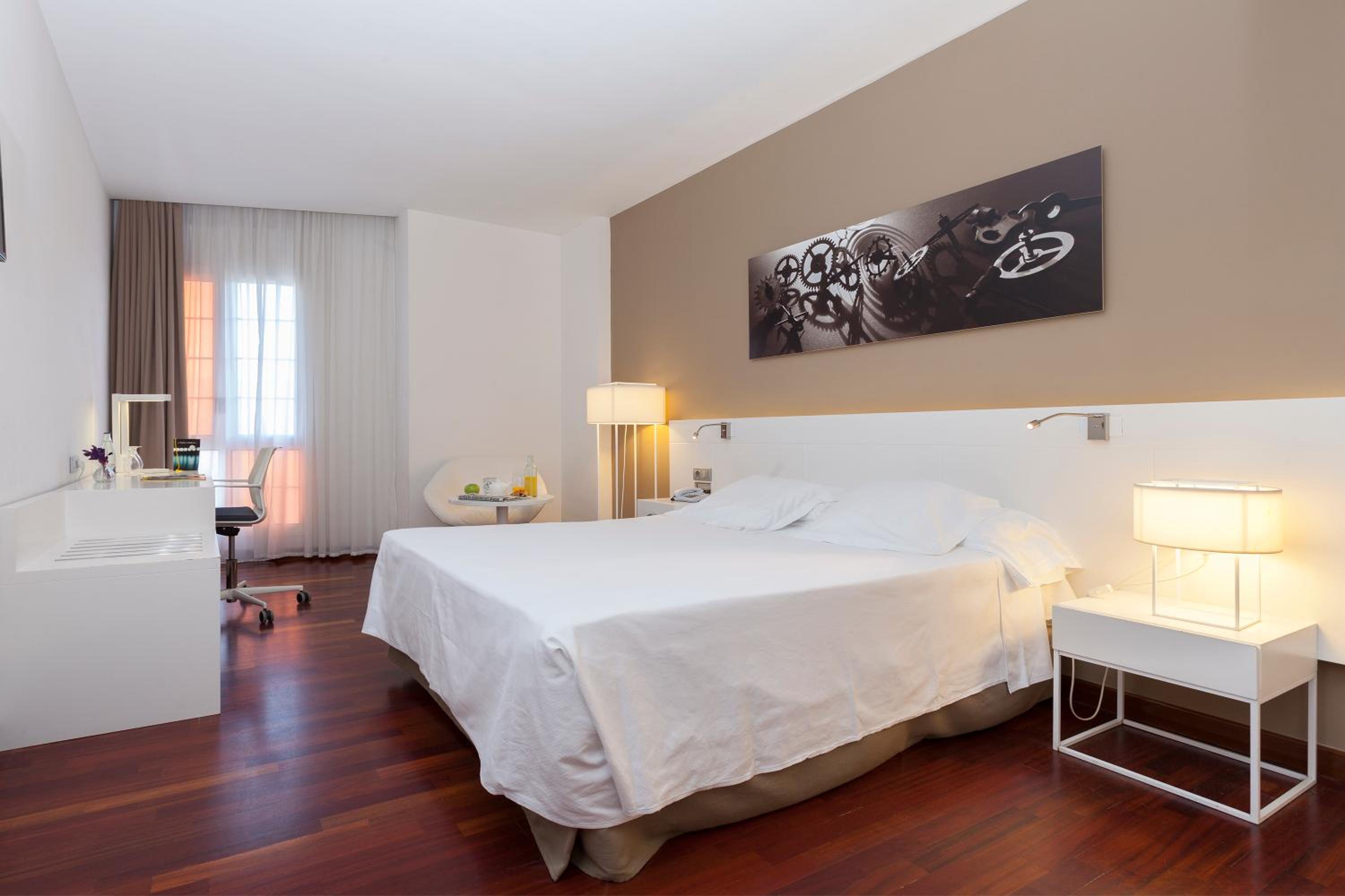 Standard Double Room - Photo 7
