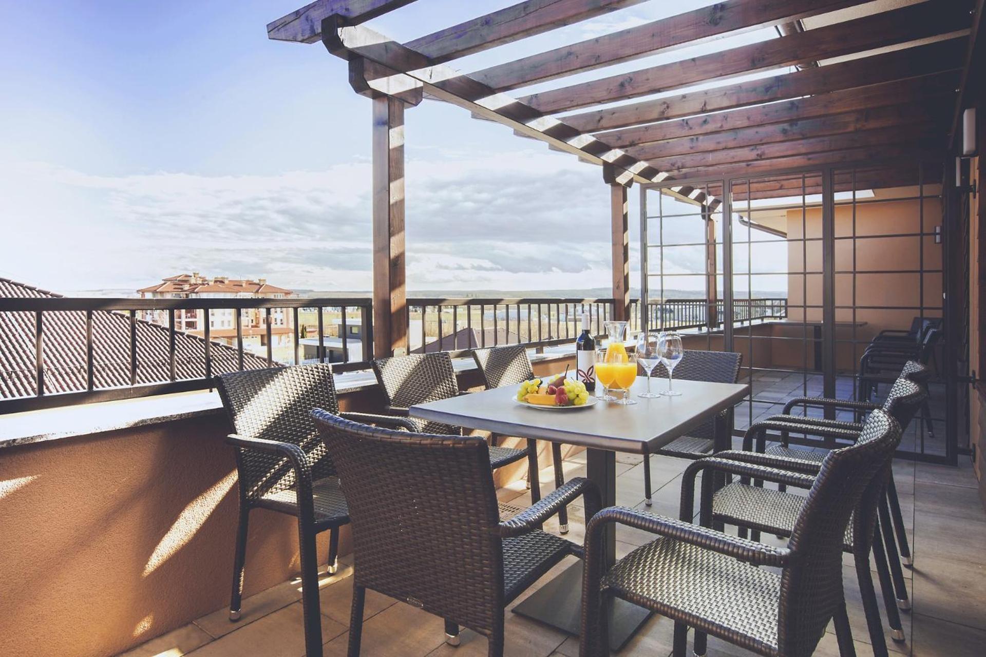 Junior Suite with Balcony thumbnail 6
