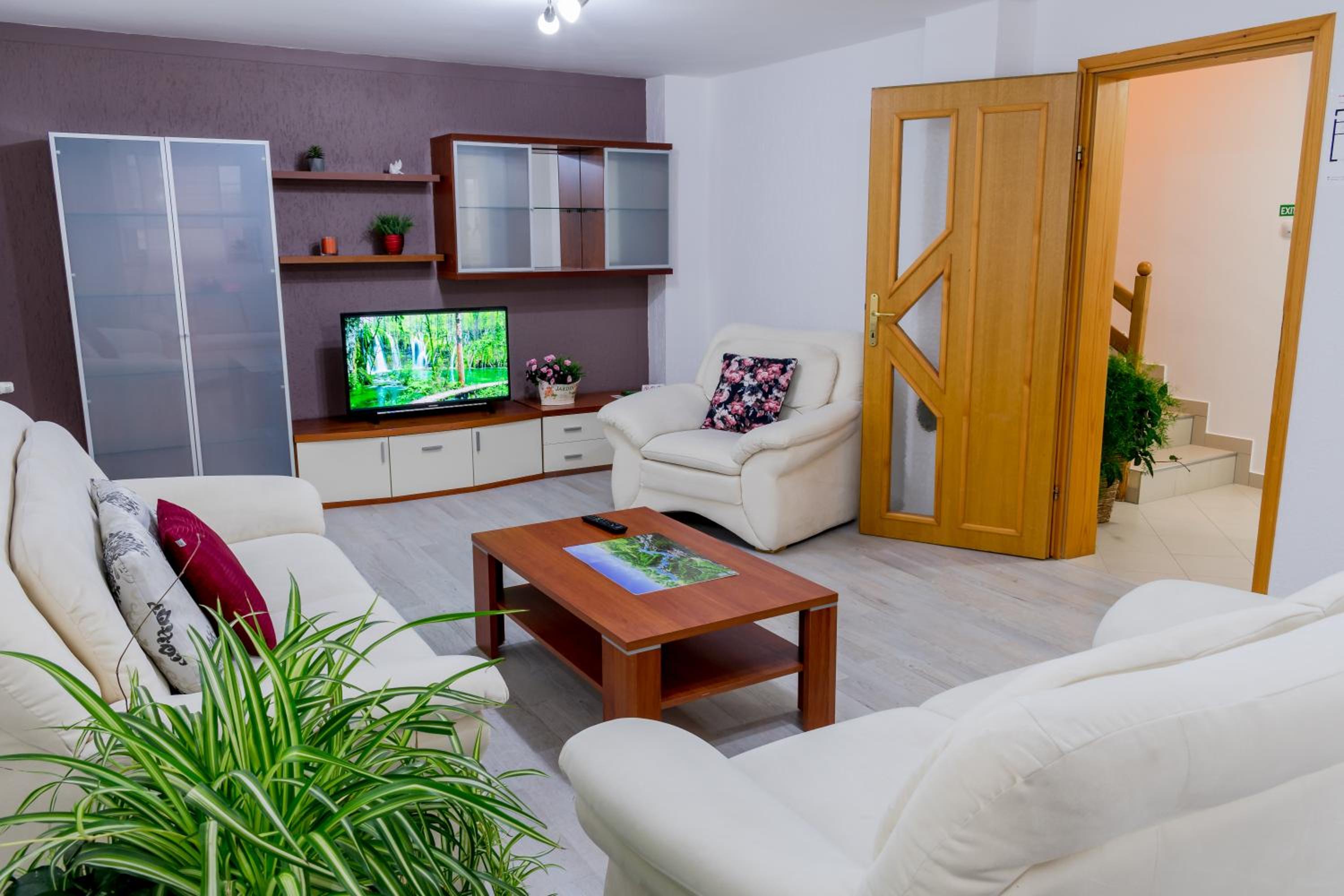 Three-Bedroom Apartment - Split Level - Photo 6
