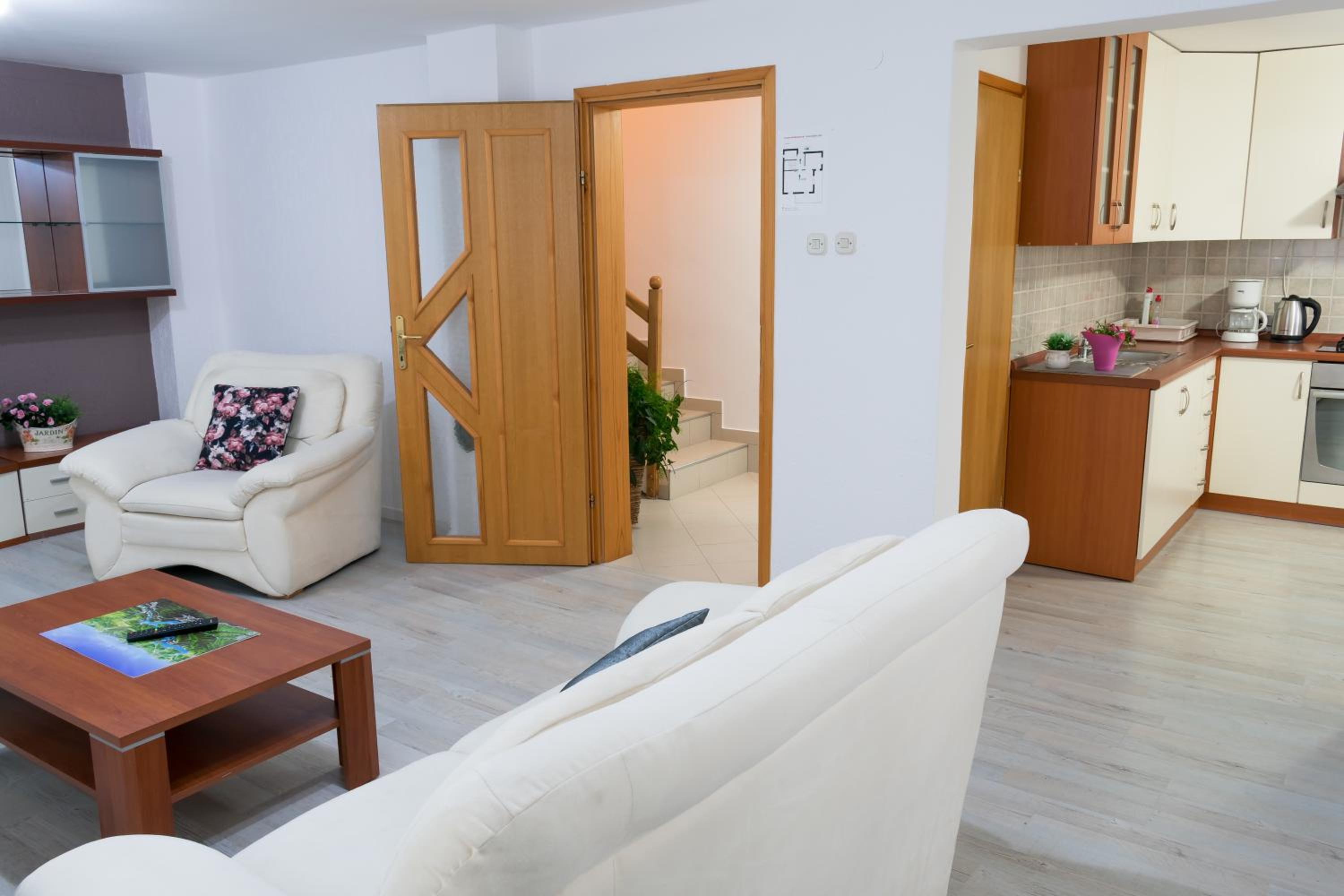 Three-Bedroom Apartment - Split Level - Photo 29