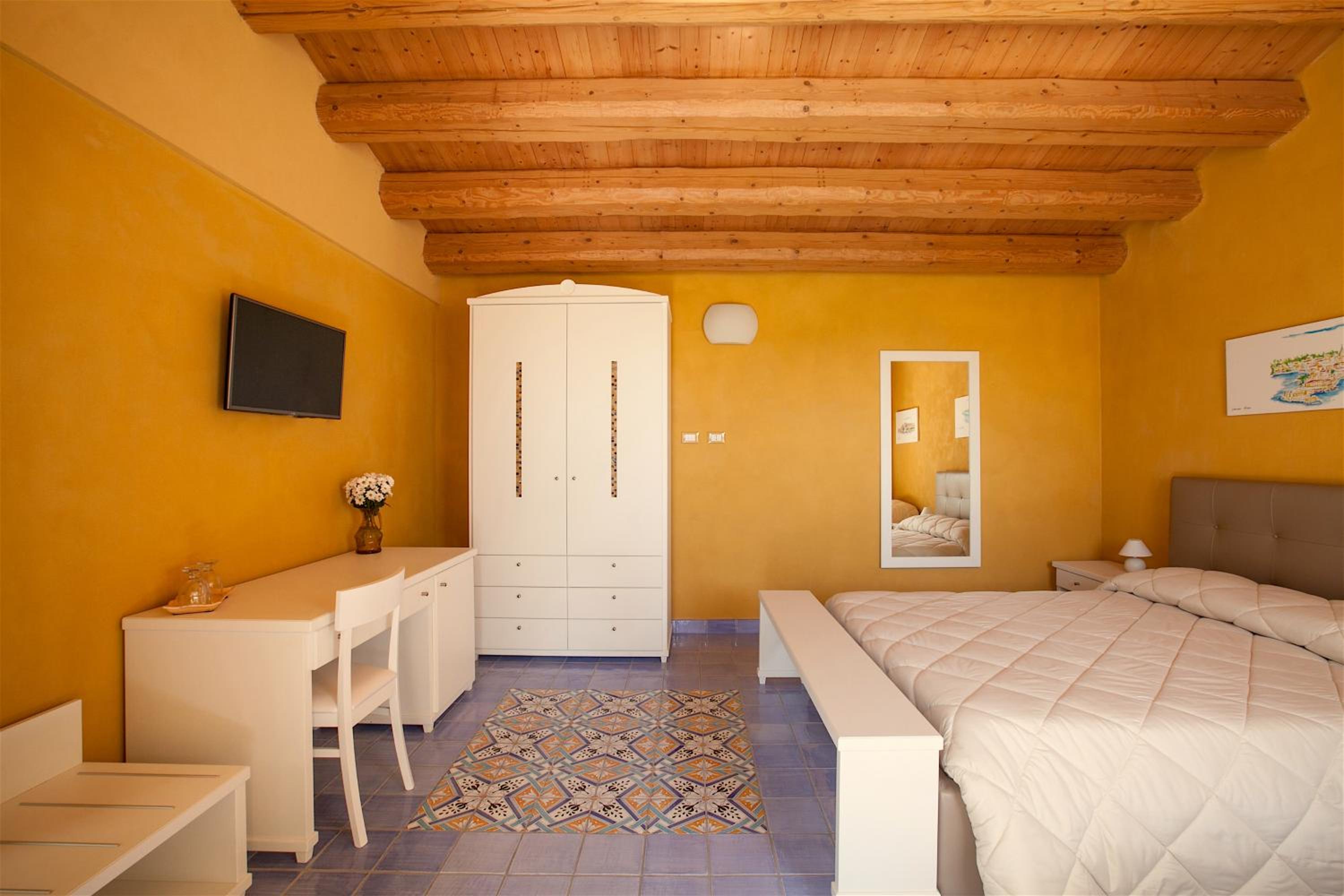 Superior Triple Room with Garden