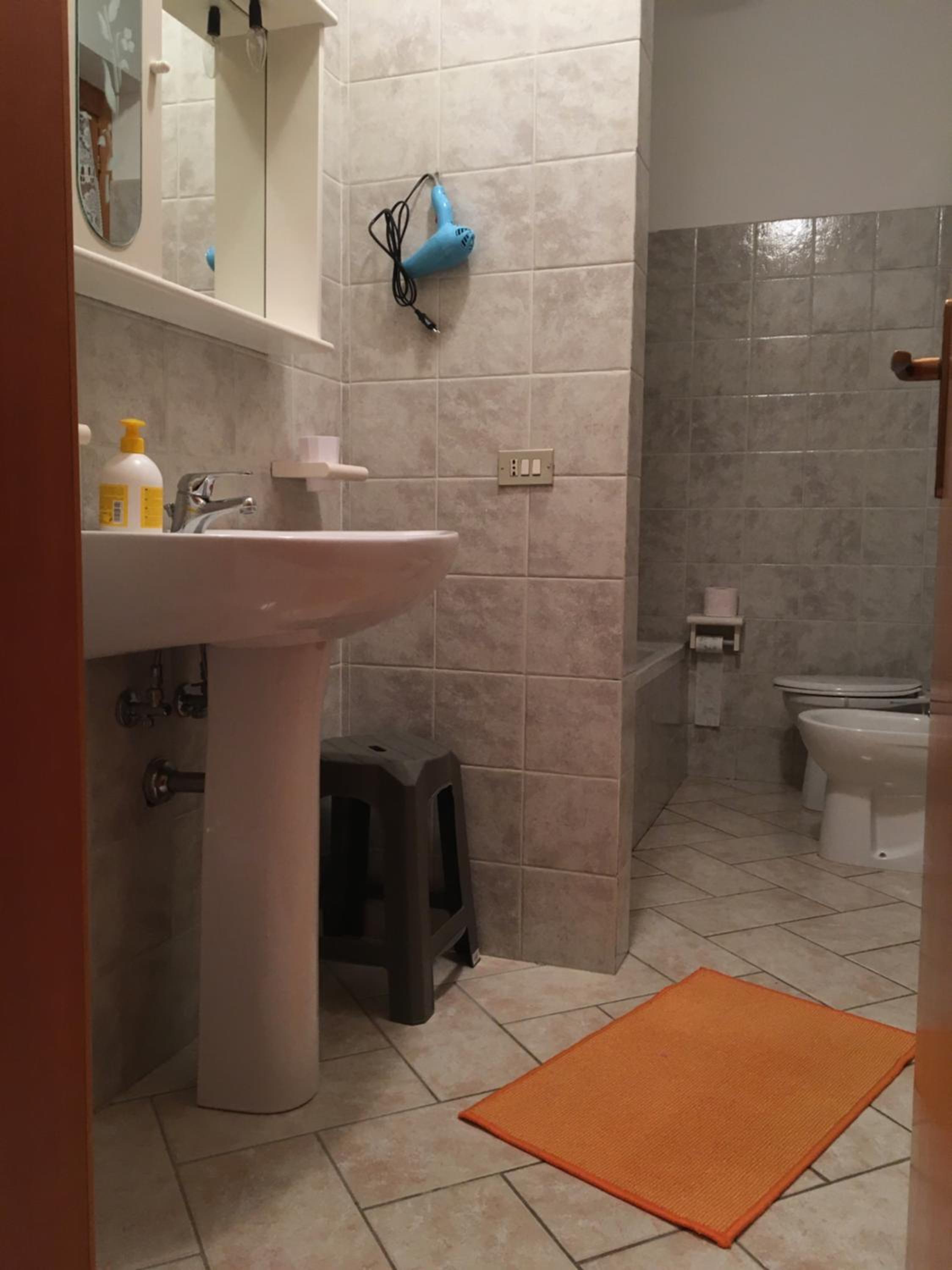 Quadruple Room with Private Bathroom - Photo 13