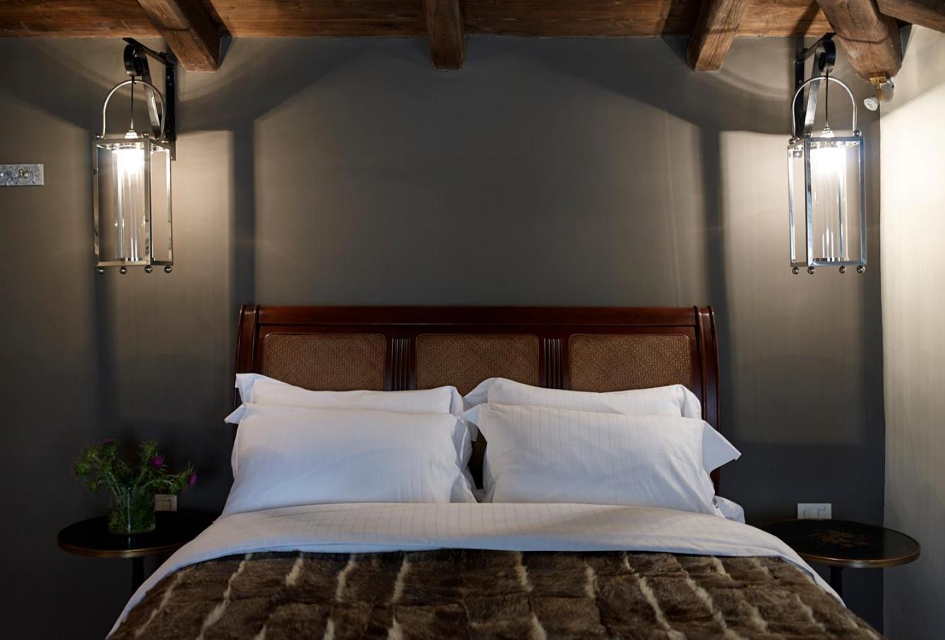 Deluxe Suite - Photo 12