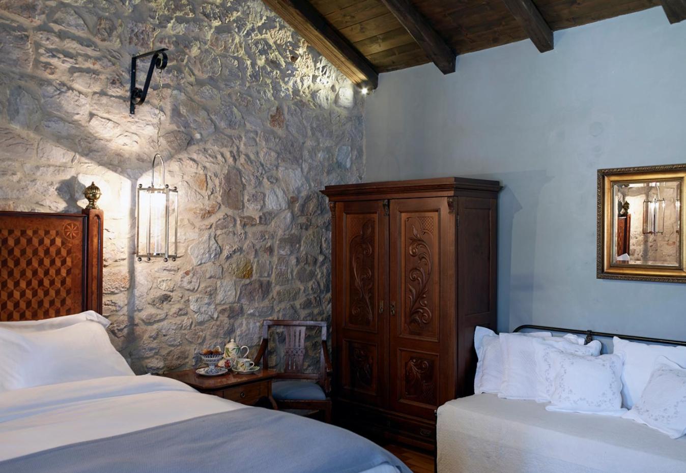 Superior Suite - Photo 8