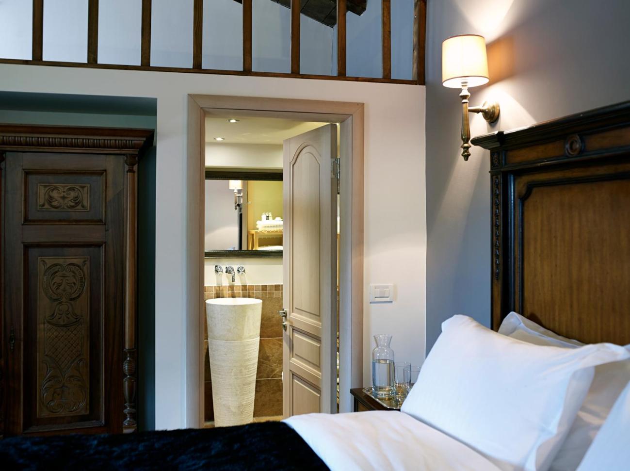 Superior Suite - Photo 2