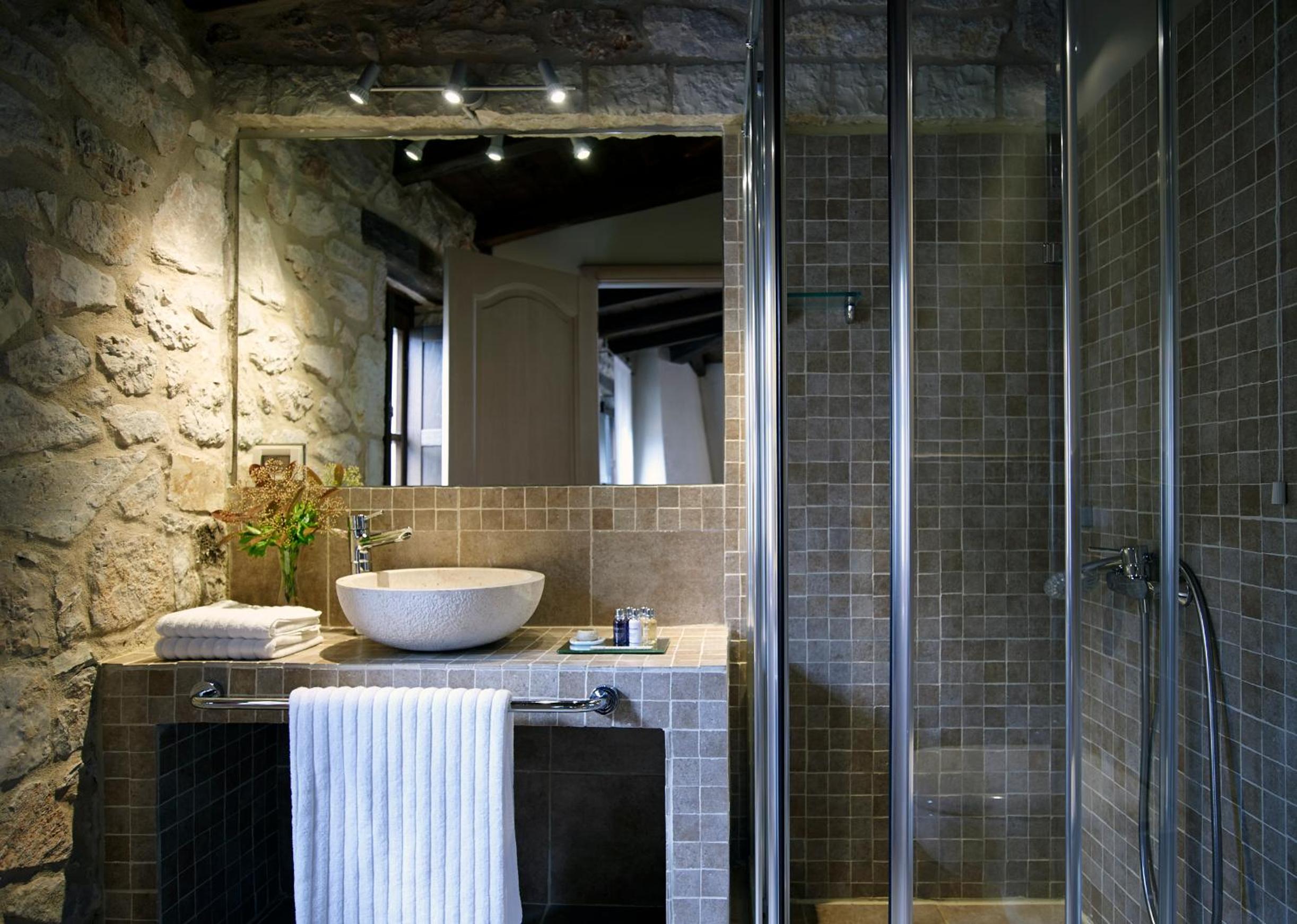 Deluxe Suite - Photo 6