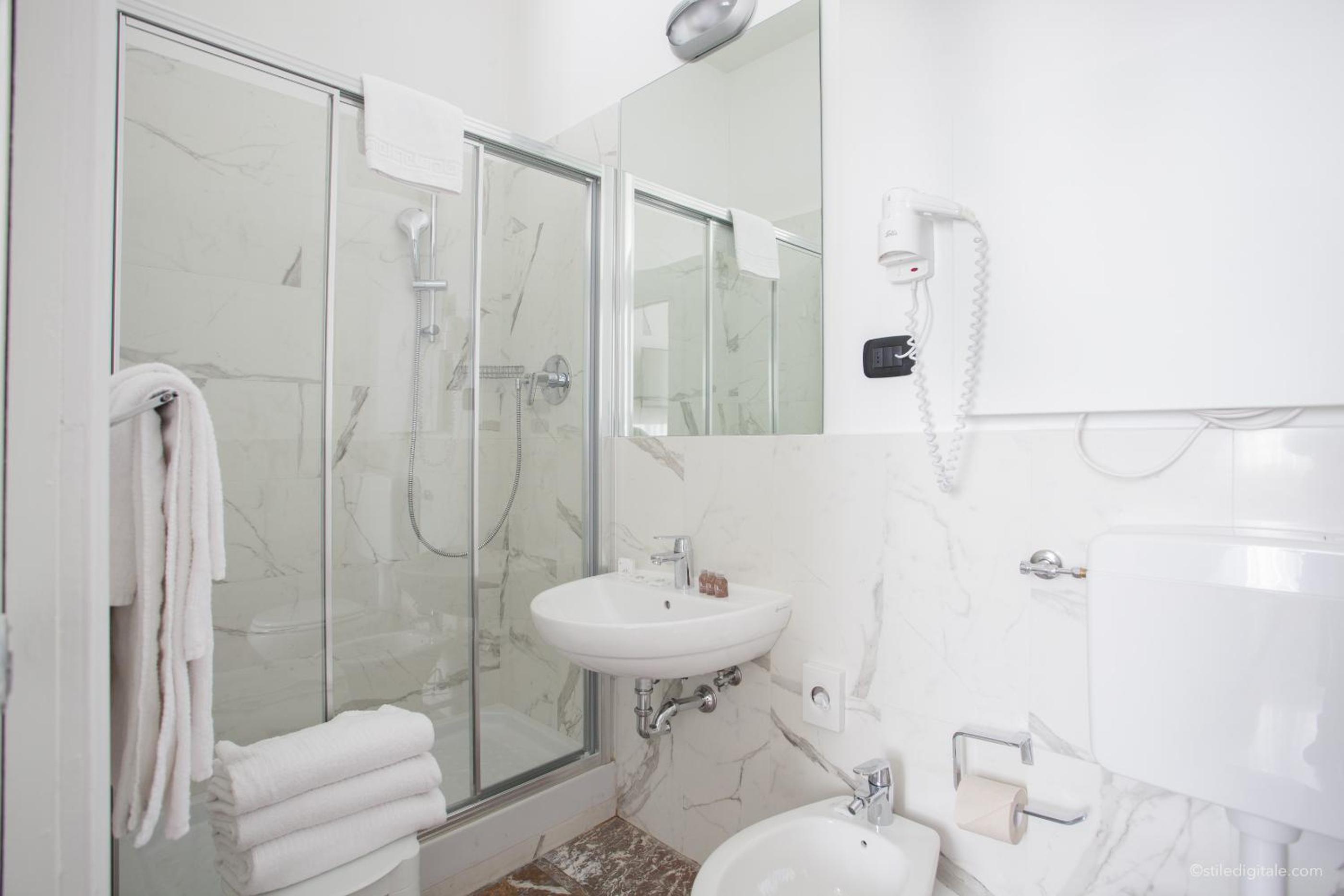 Double Room - Photo 4