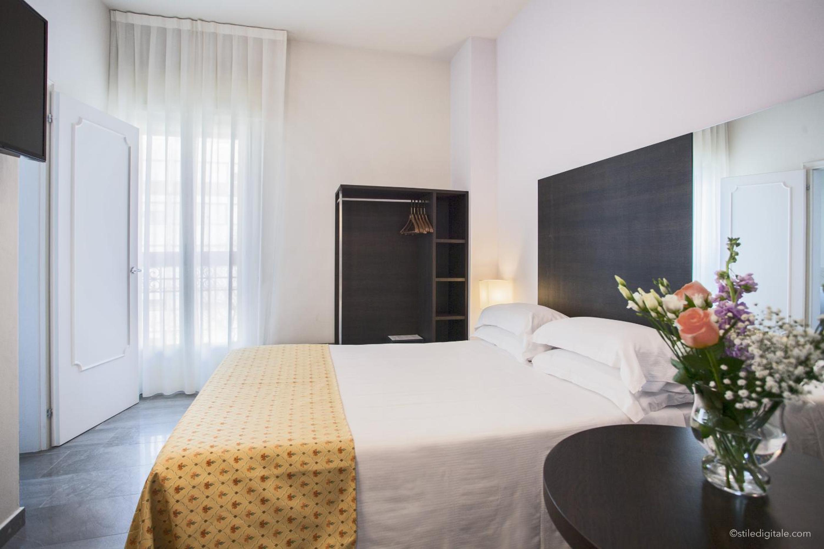 Double Room - Photo 9