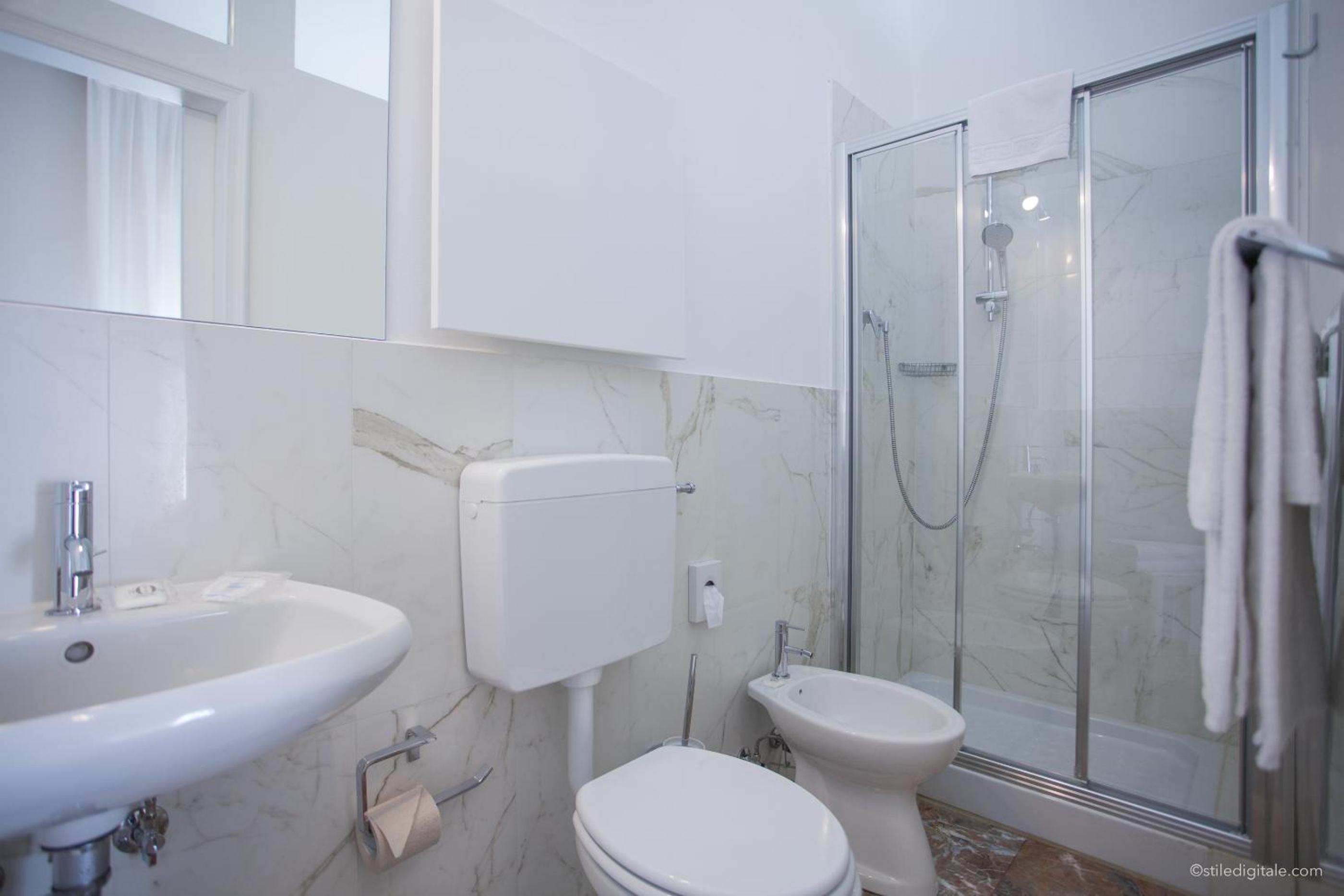Double Room - Photo 2