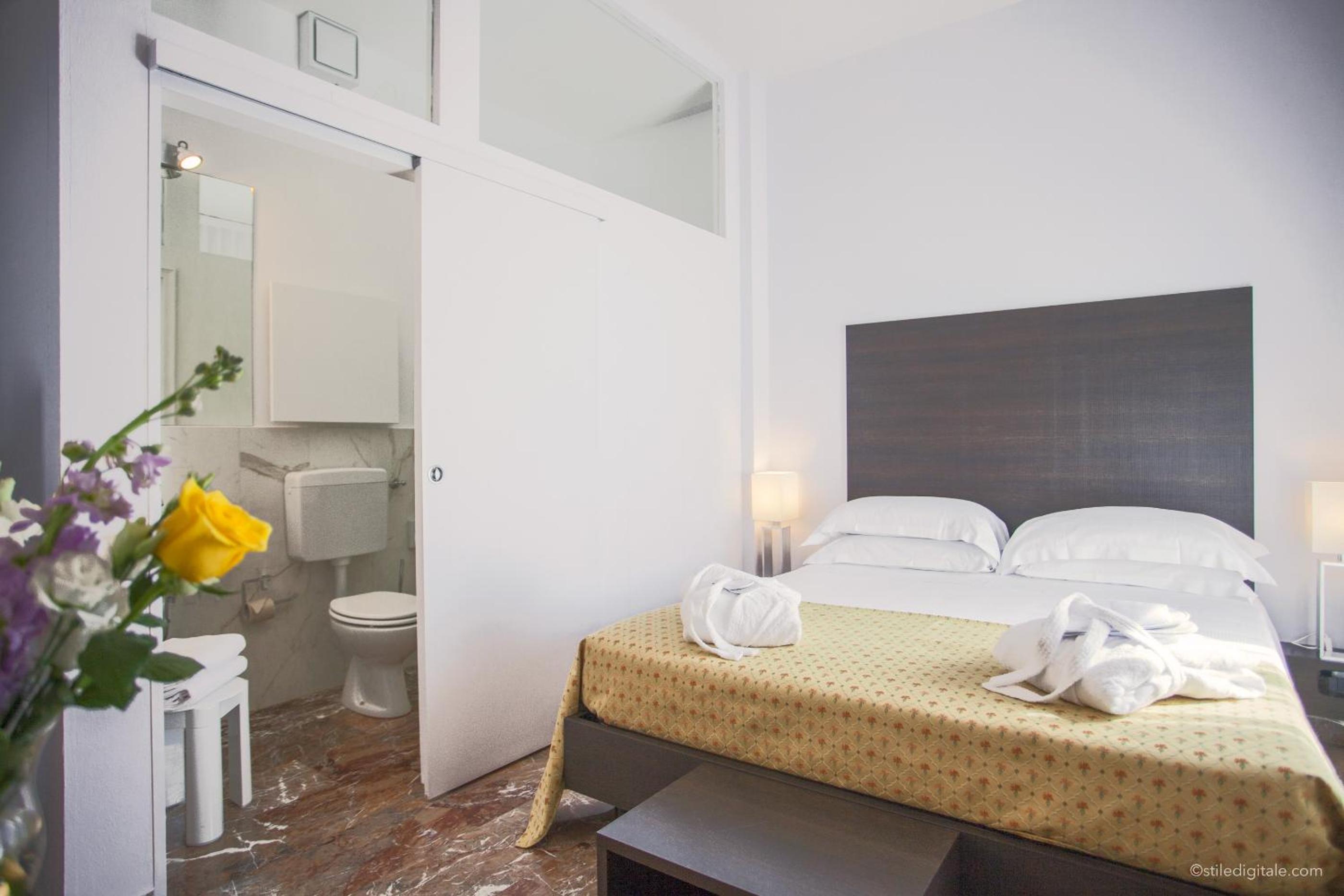 Double Room - Photo 3