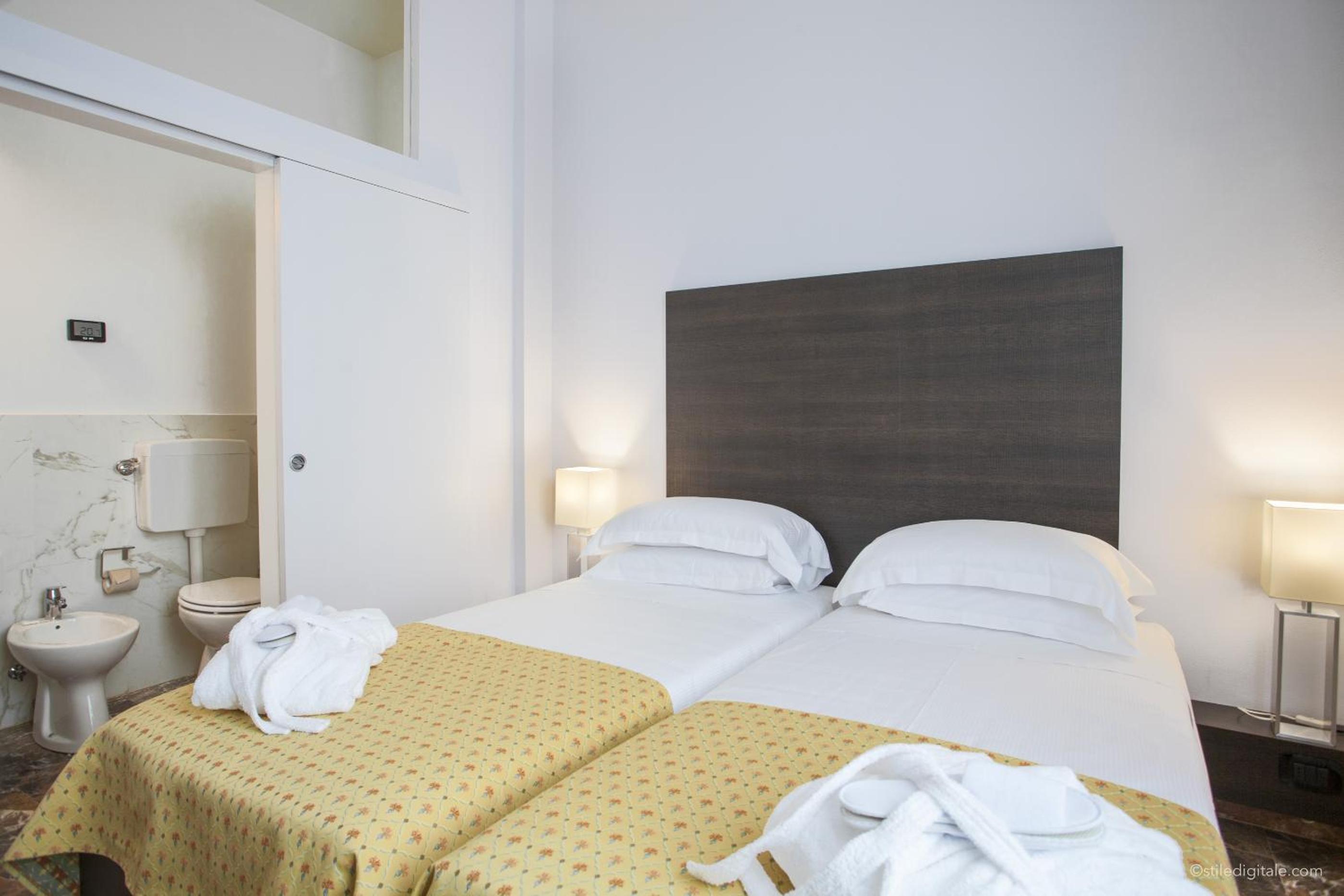 Twin Room - Photo 1