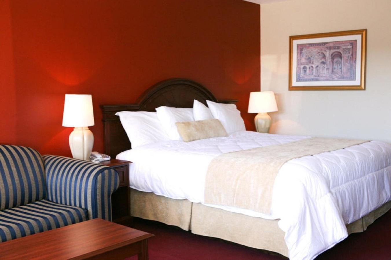 King Room with Sofa Bed - Photo 1