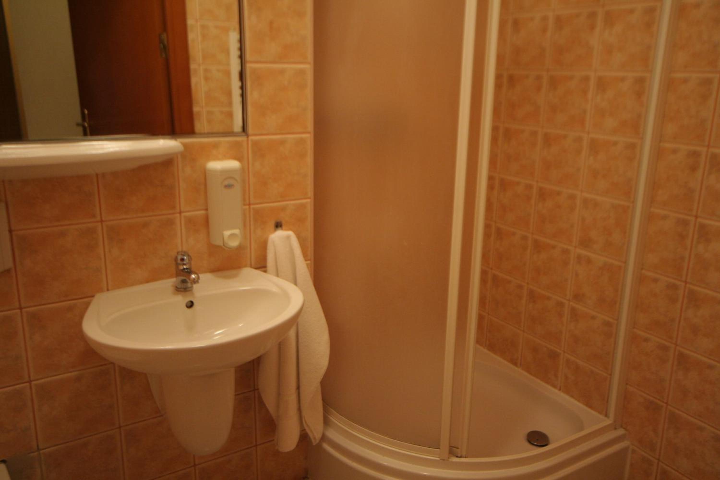 Double or Twin Room with Balcony - Photo 12