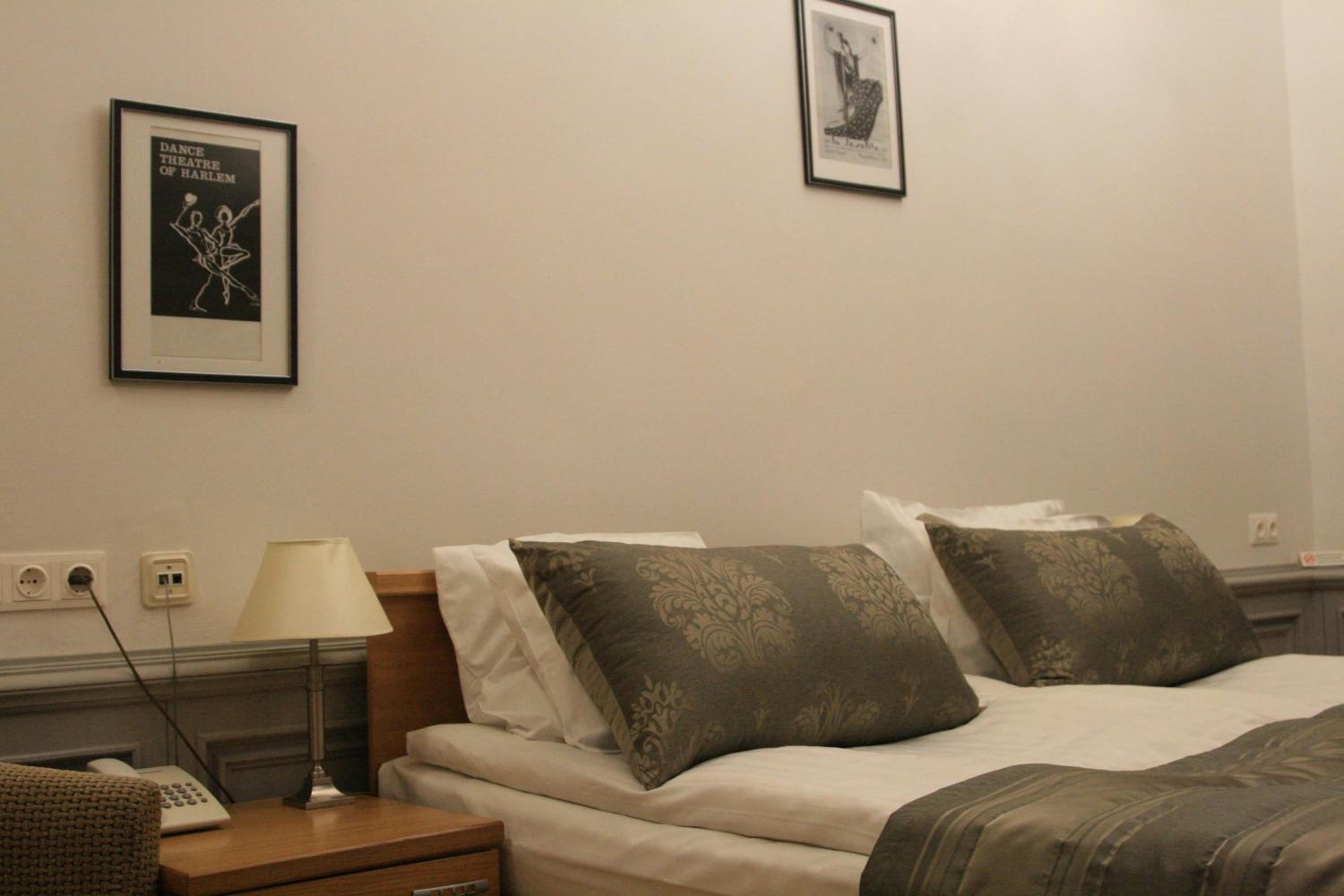 Standard Double Room - Photo 17