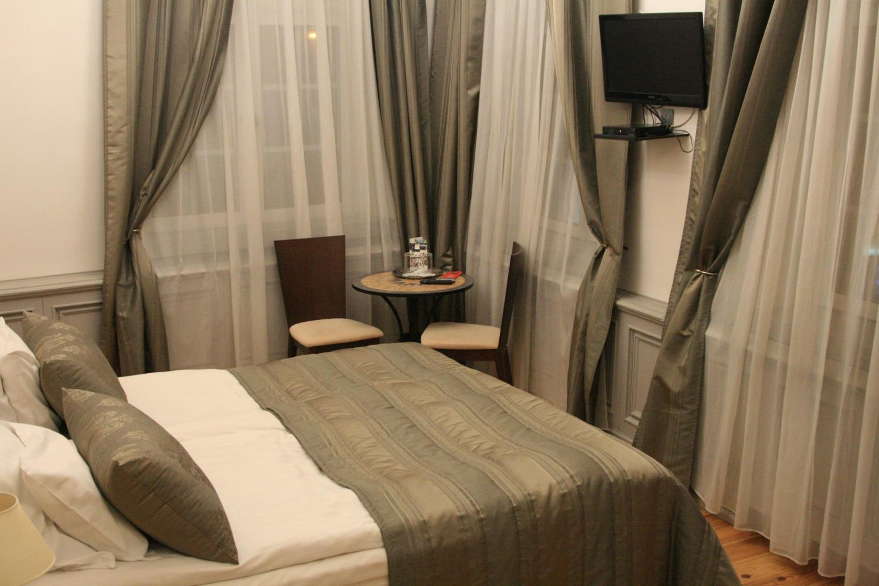 Standard Double Room - Photo 6