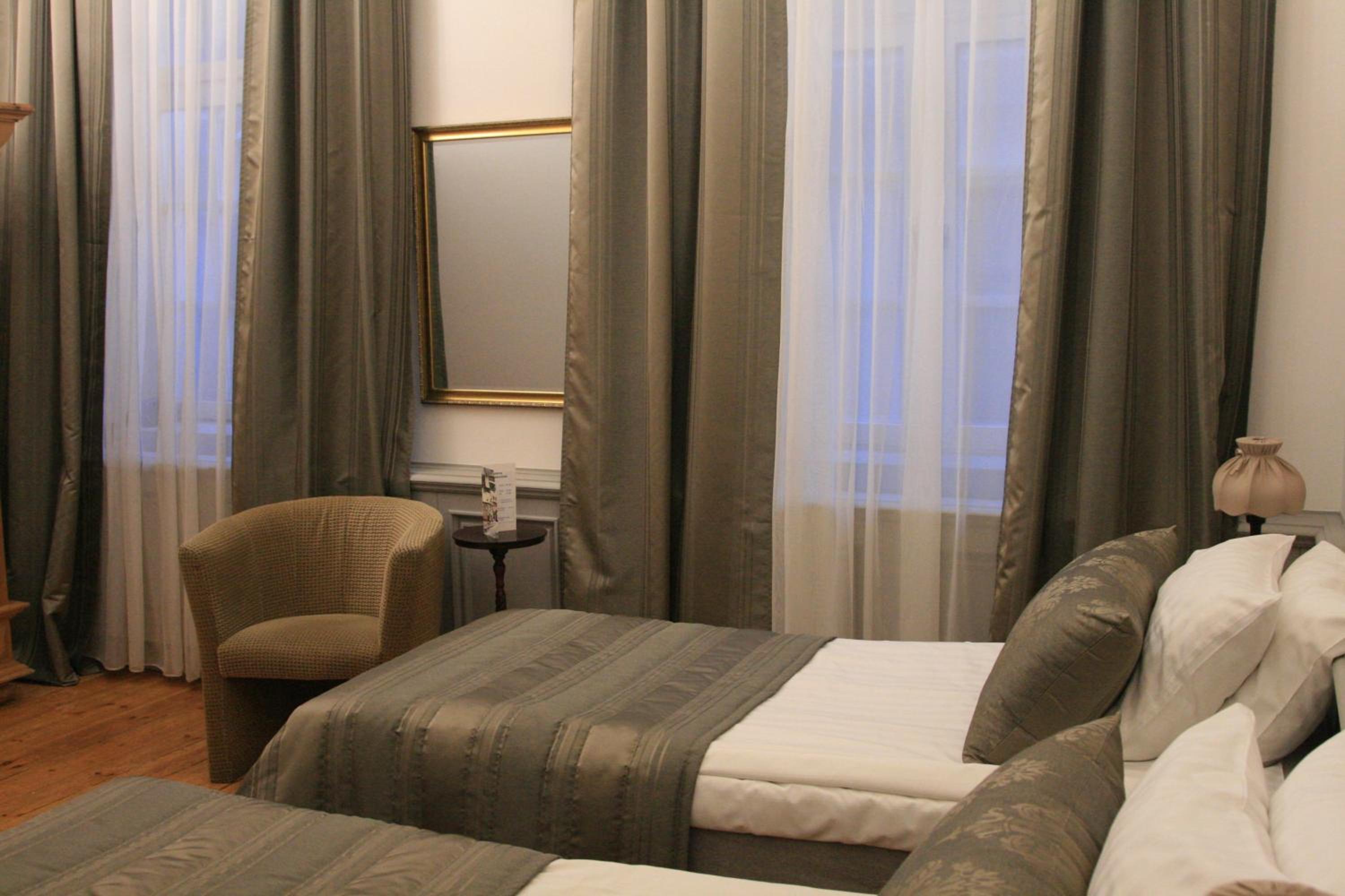 Twin Room - Photo 2