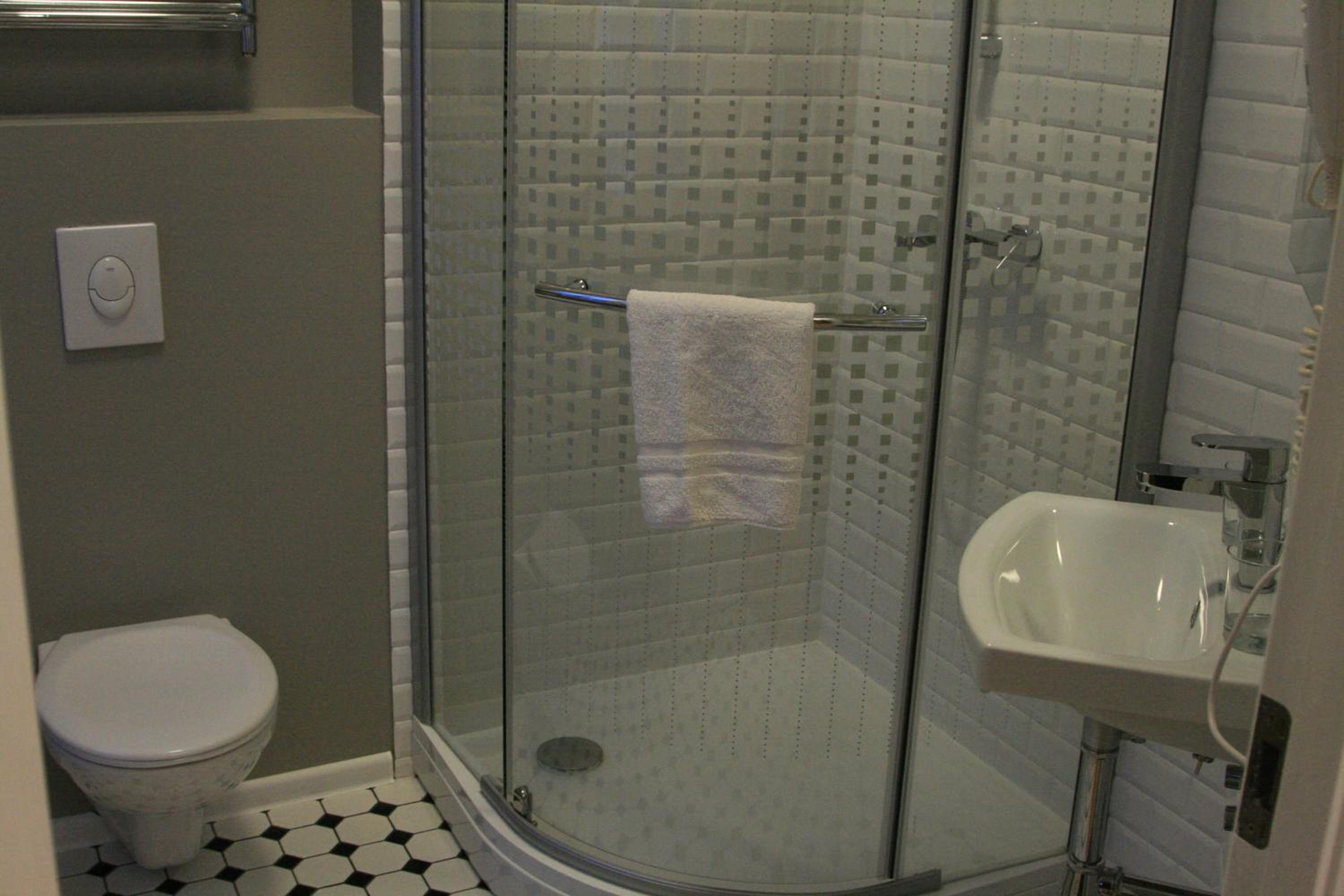 Twin Room - Photo 7