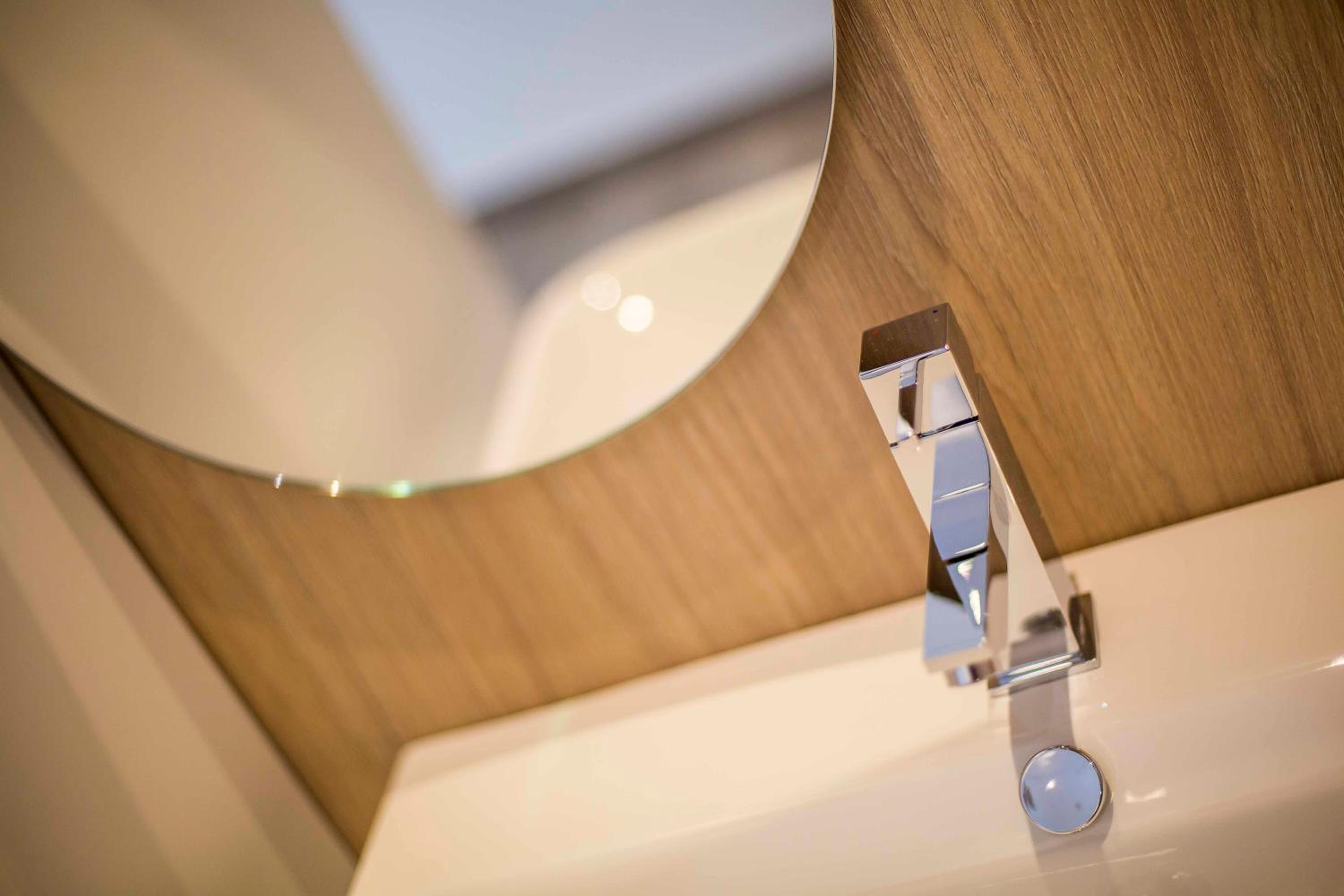 Queen Room with Private Bathroom - Photo 48