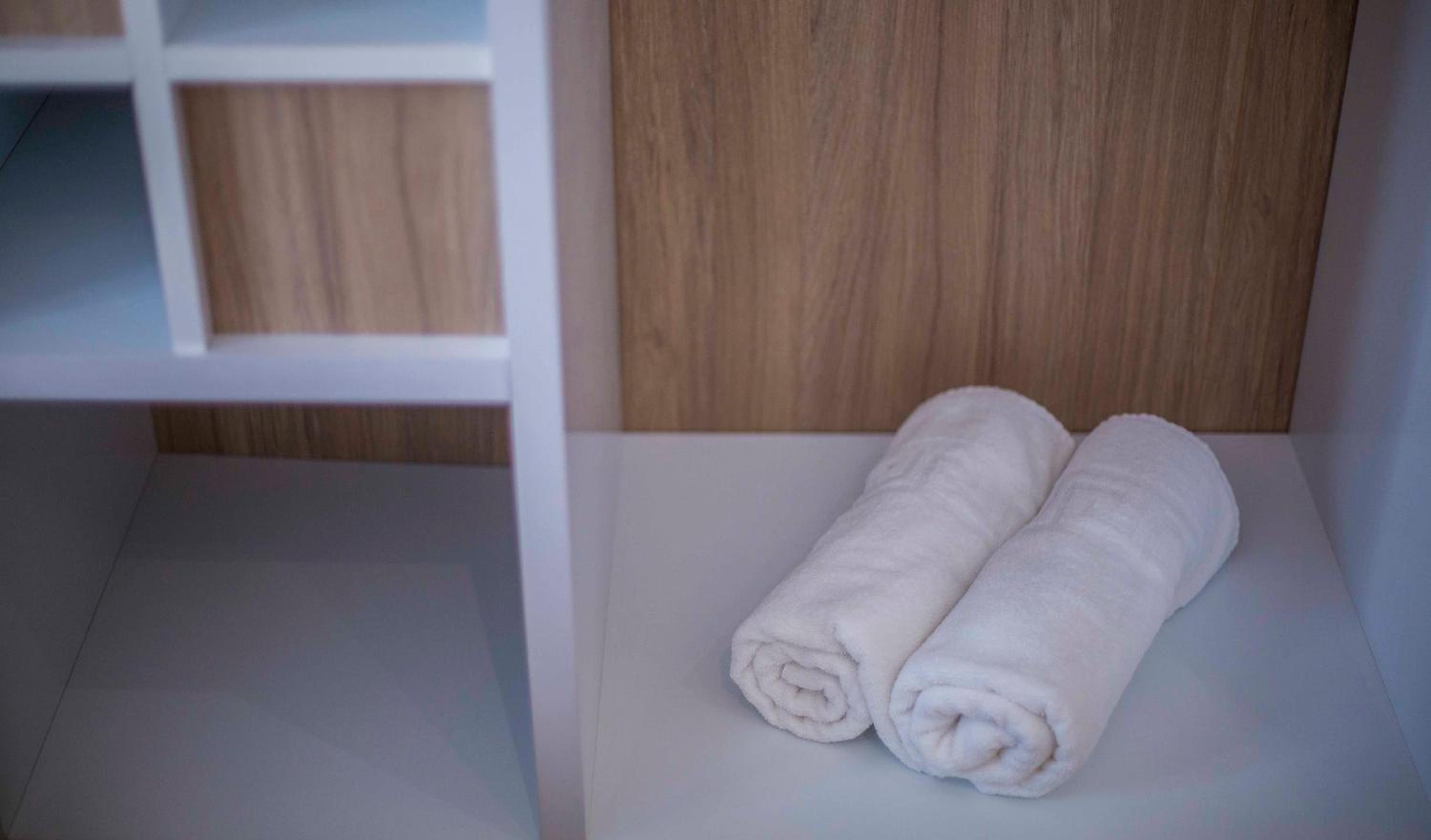 Twin Room with Private Bathroom - Photo 7